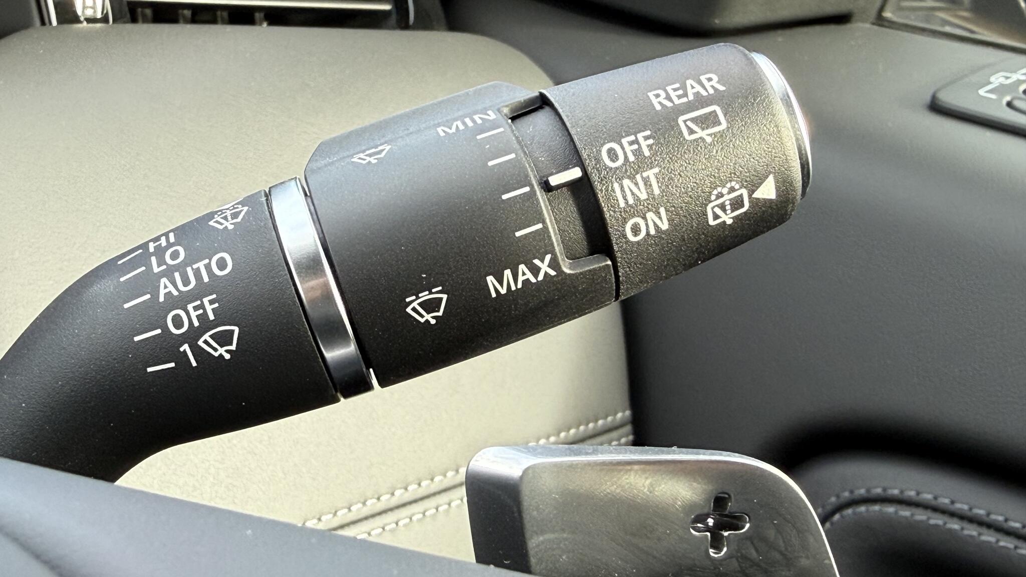 Land Rover Discovery Sport view 30