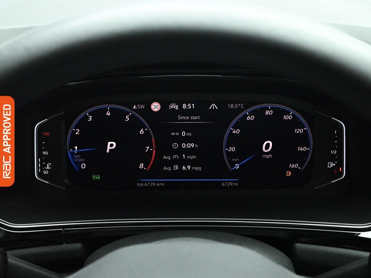 Volkswagen T-Roc view 11