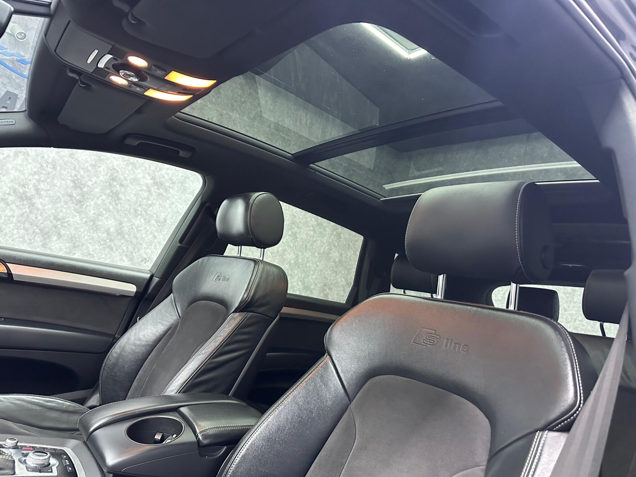 Audi Q7 view 8