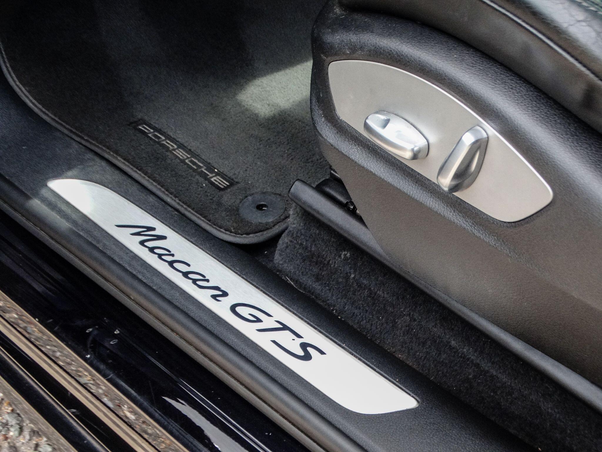 Porsche Macan view 19