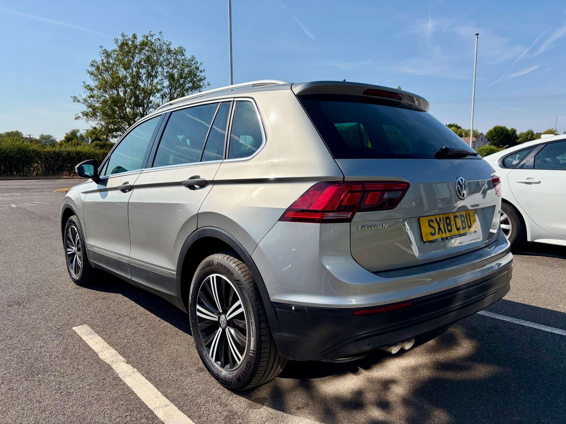 Volkswagen Tiguan view 6