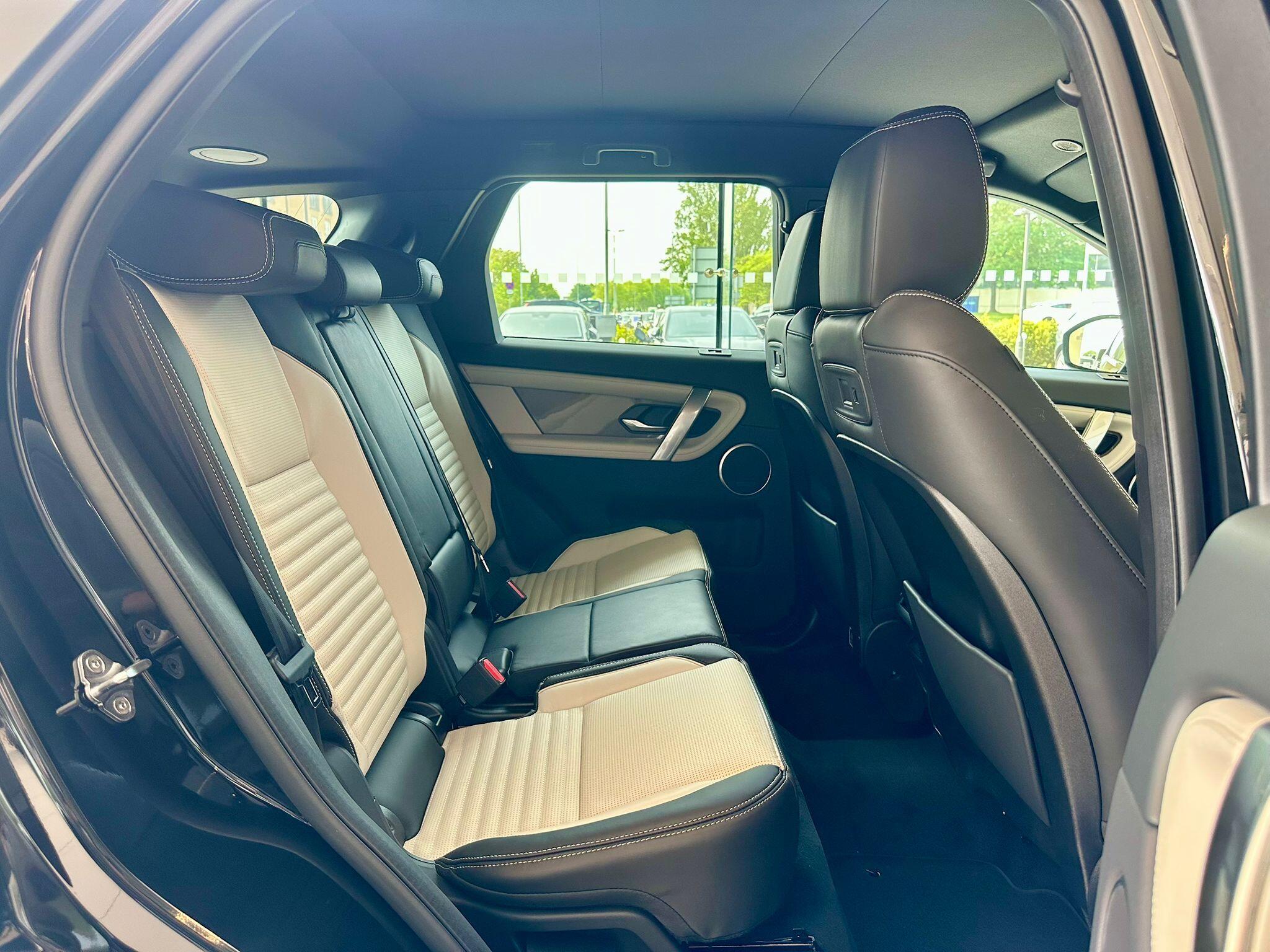 Land Rover Discovery Sport view 7