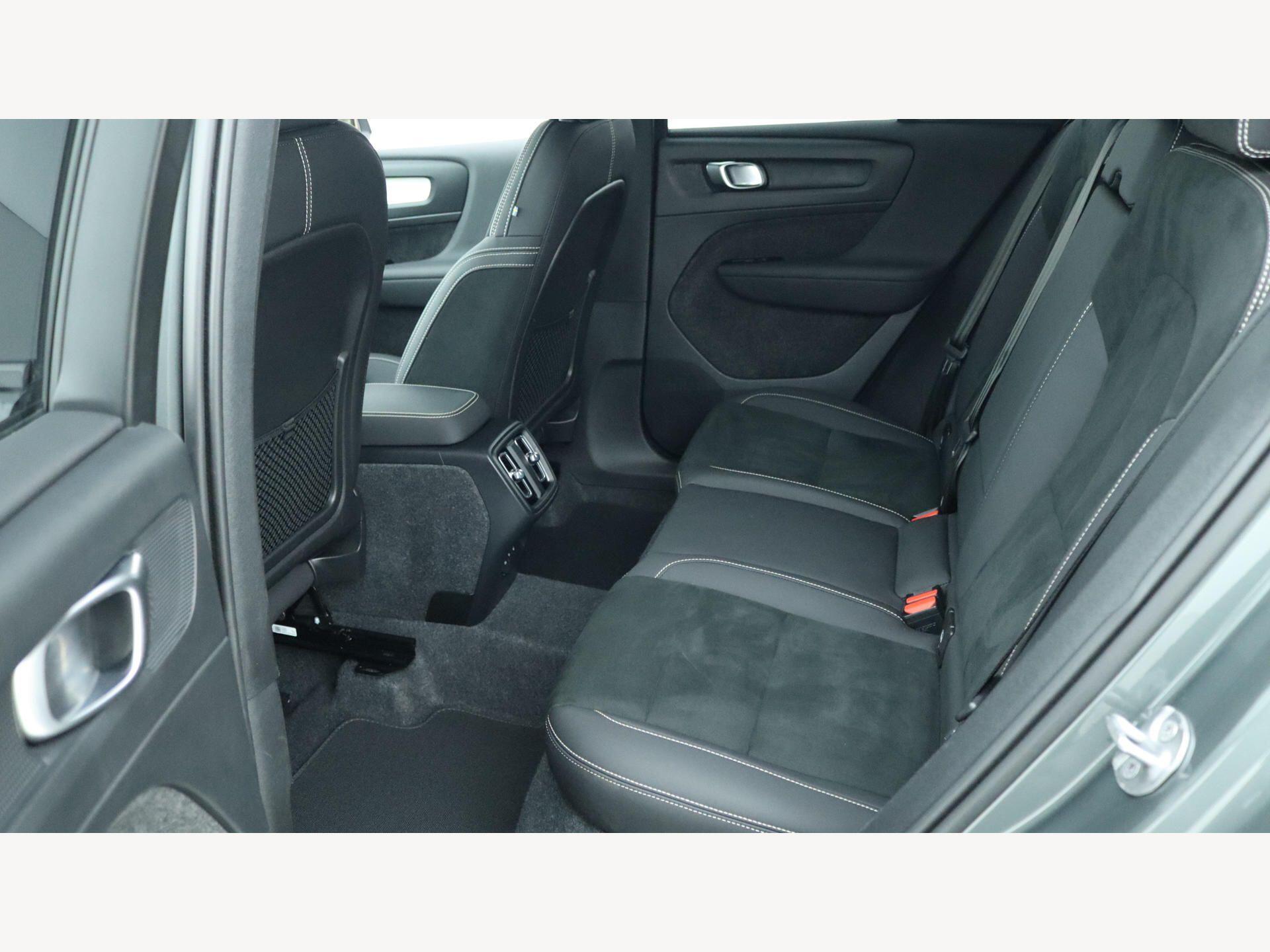 Volvo XC40 view 30