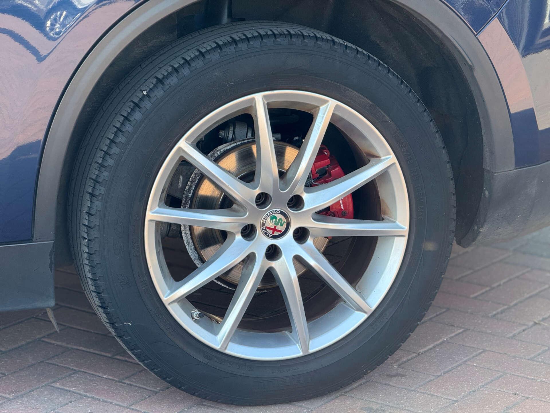 Alfa Romeo Stelvio view 7