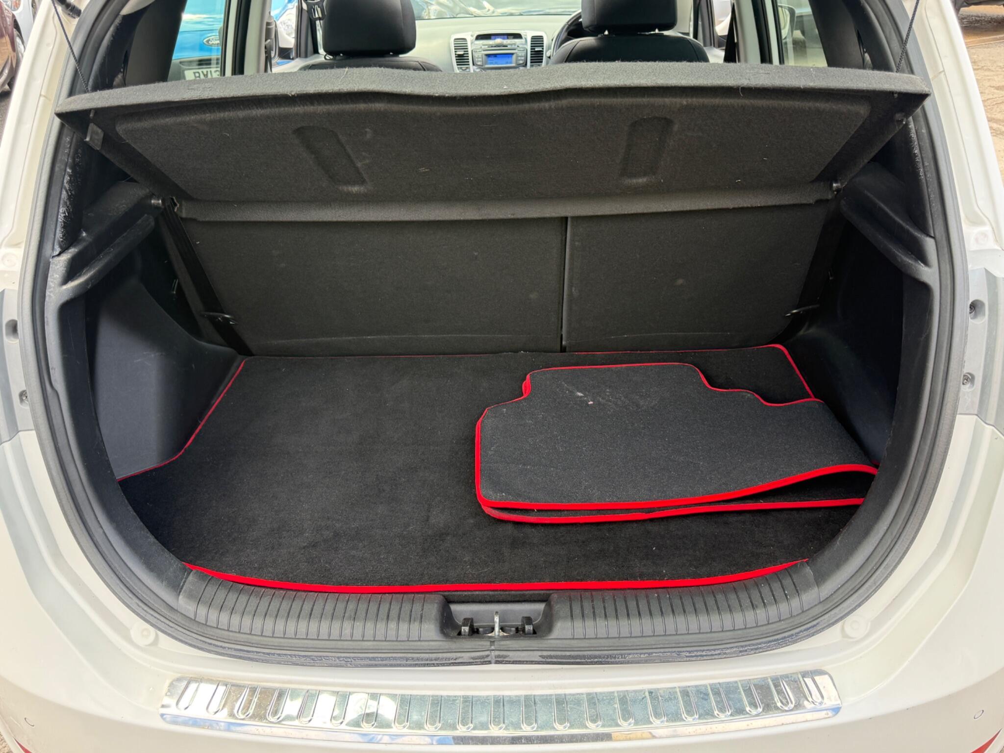 Hyundai ix20 - Image 48