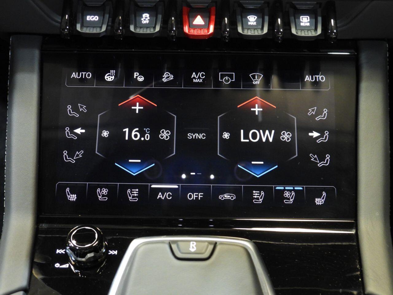Lamborghini Urus view 74