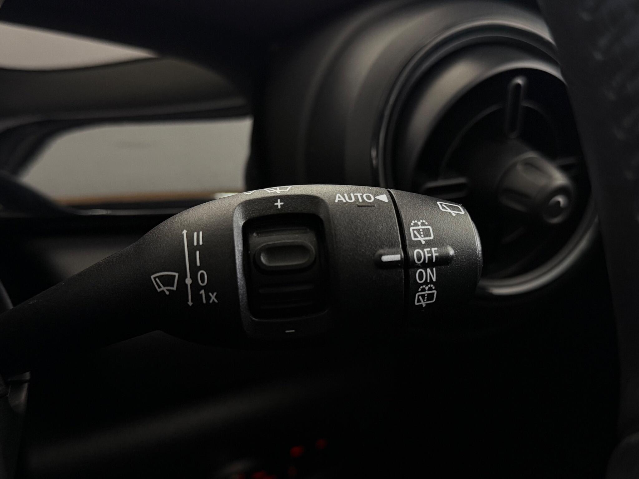Mini Hatch view 28