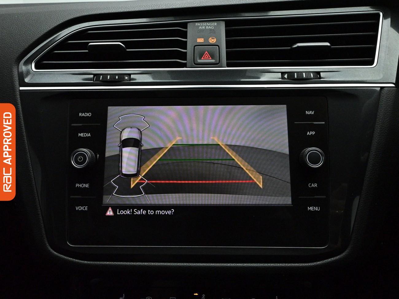 Volkswagen Tiguan Allspace view 3