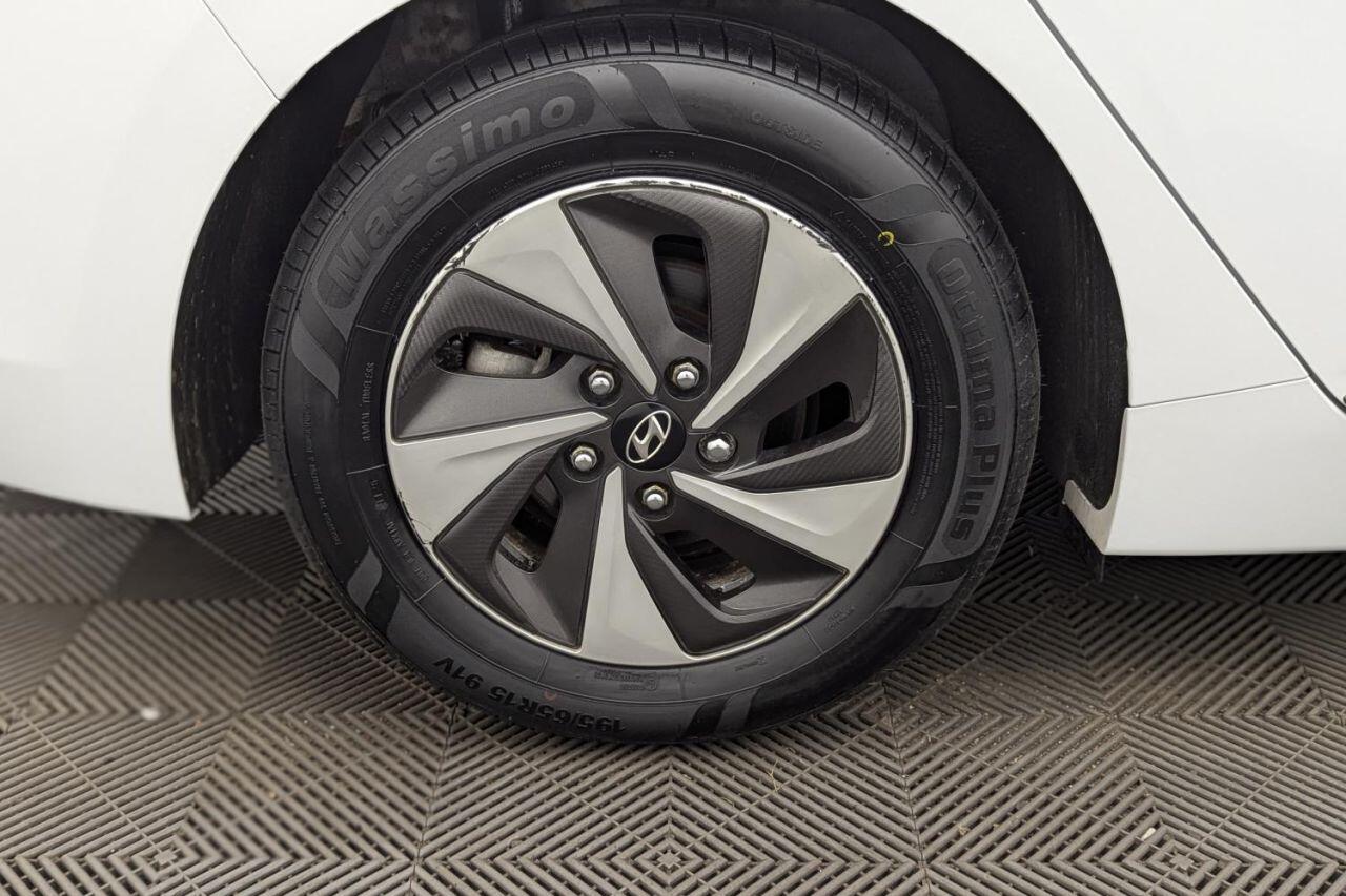Hyundai IONIQ view 53