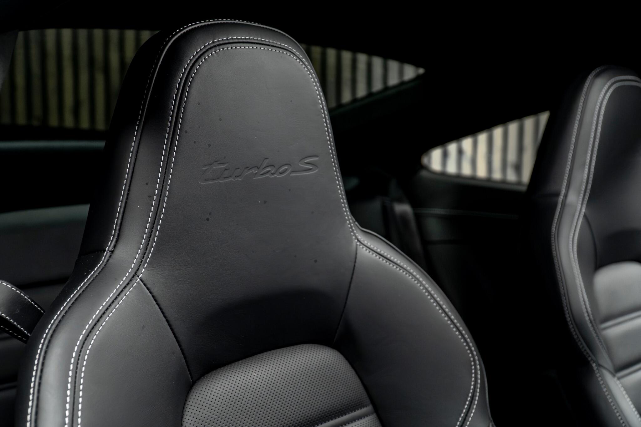 Porsche 911 view 37