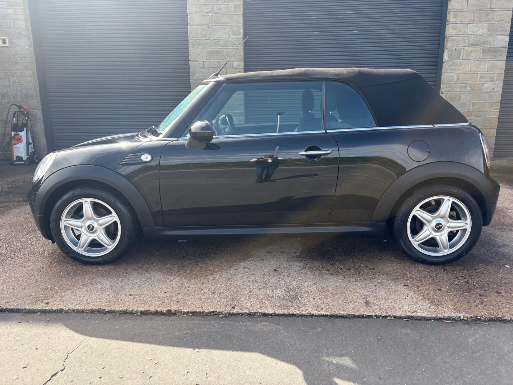 Mini Convertible view 10