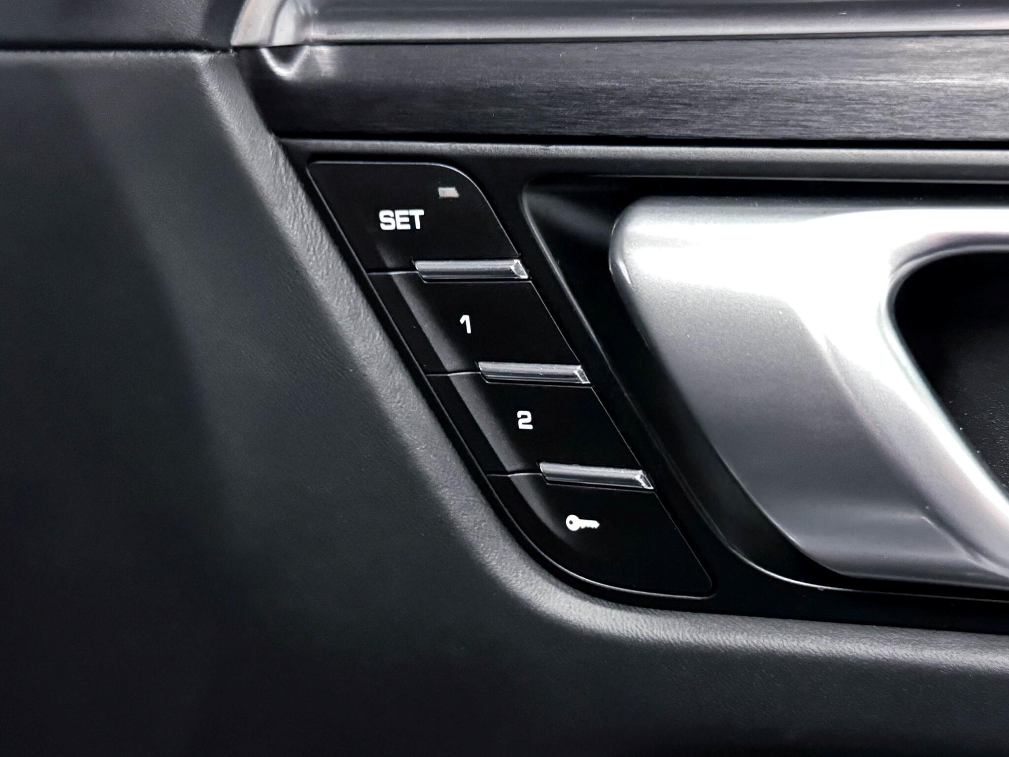 Porsche Macan view 31