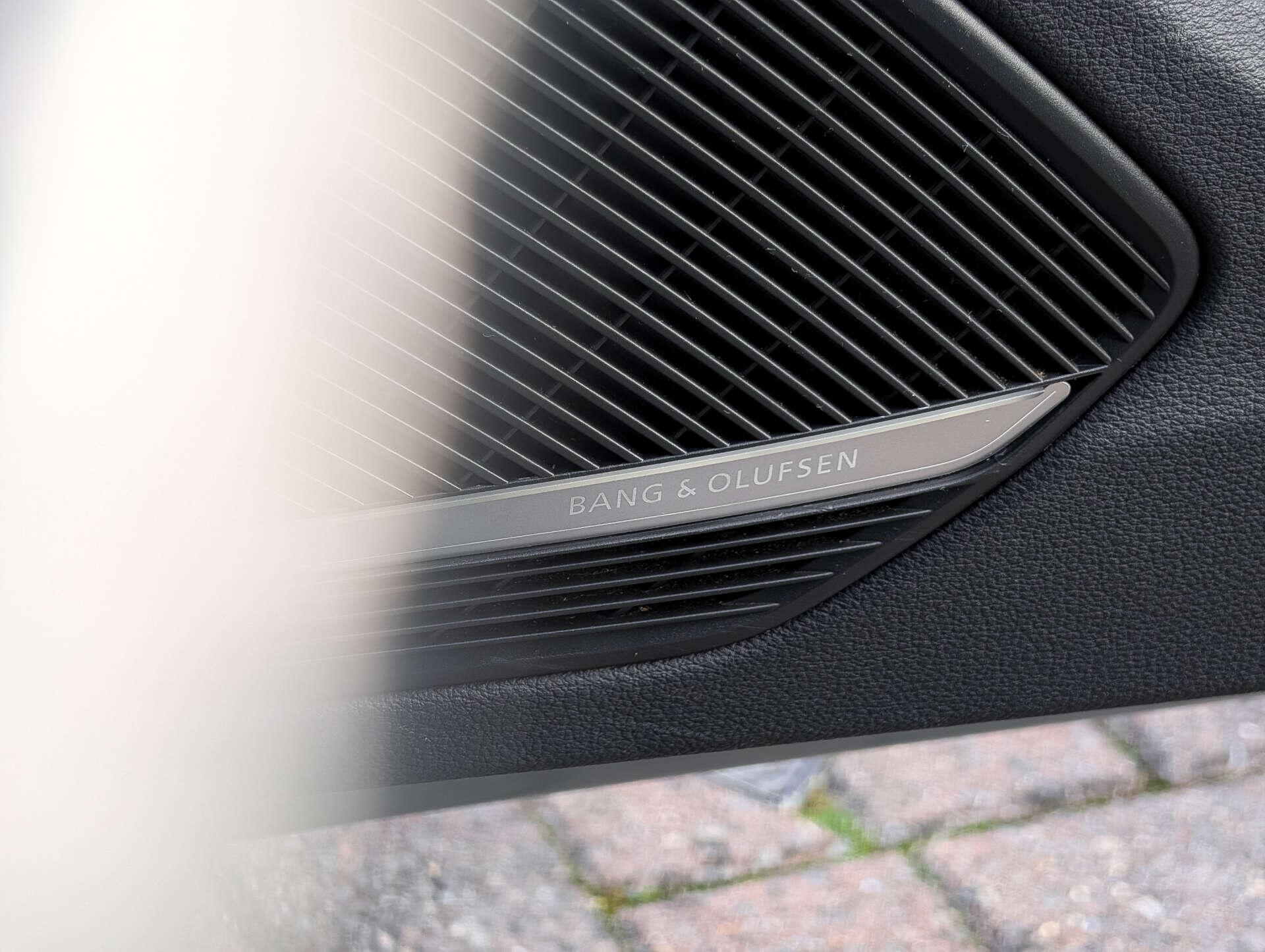 Audi RS4 view 28