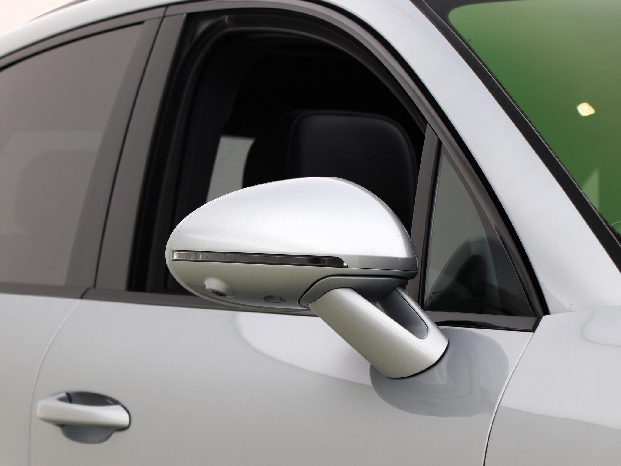 Porsche Macan view 11