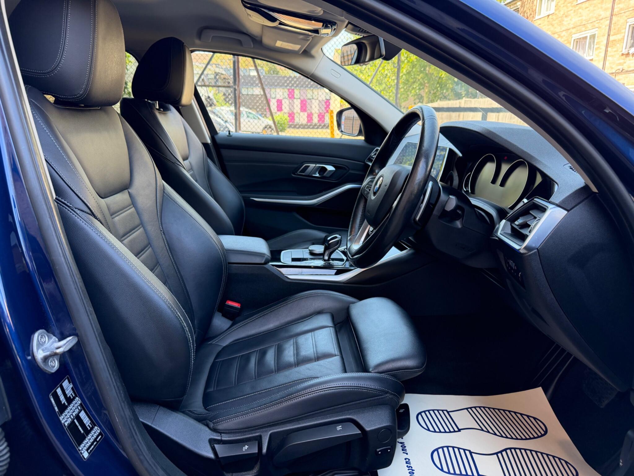 BMW 3 Series view 23