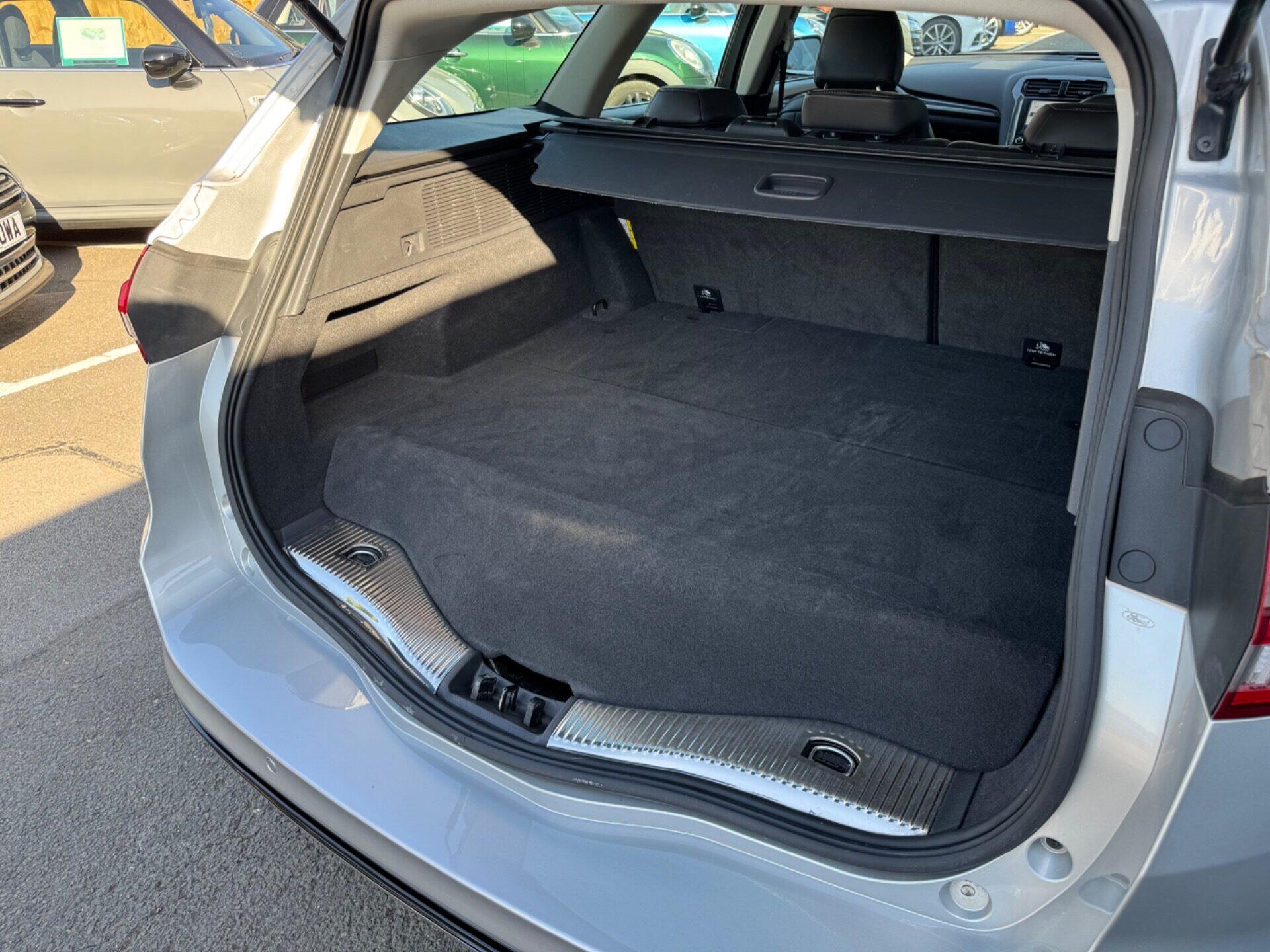 Ford Mondeo view 36