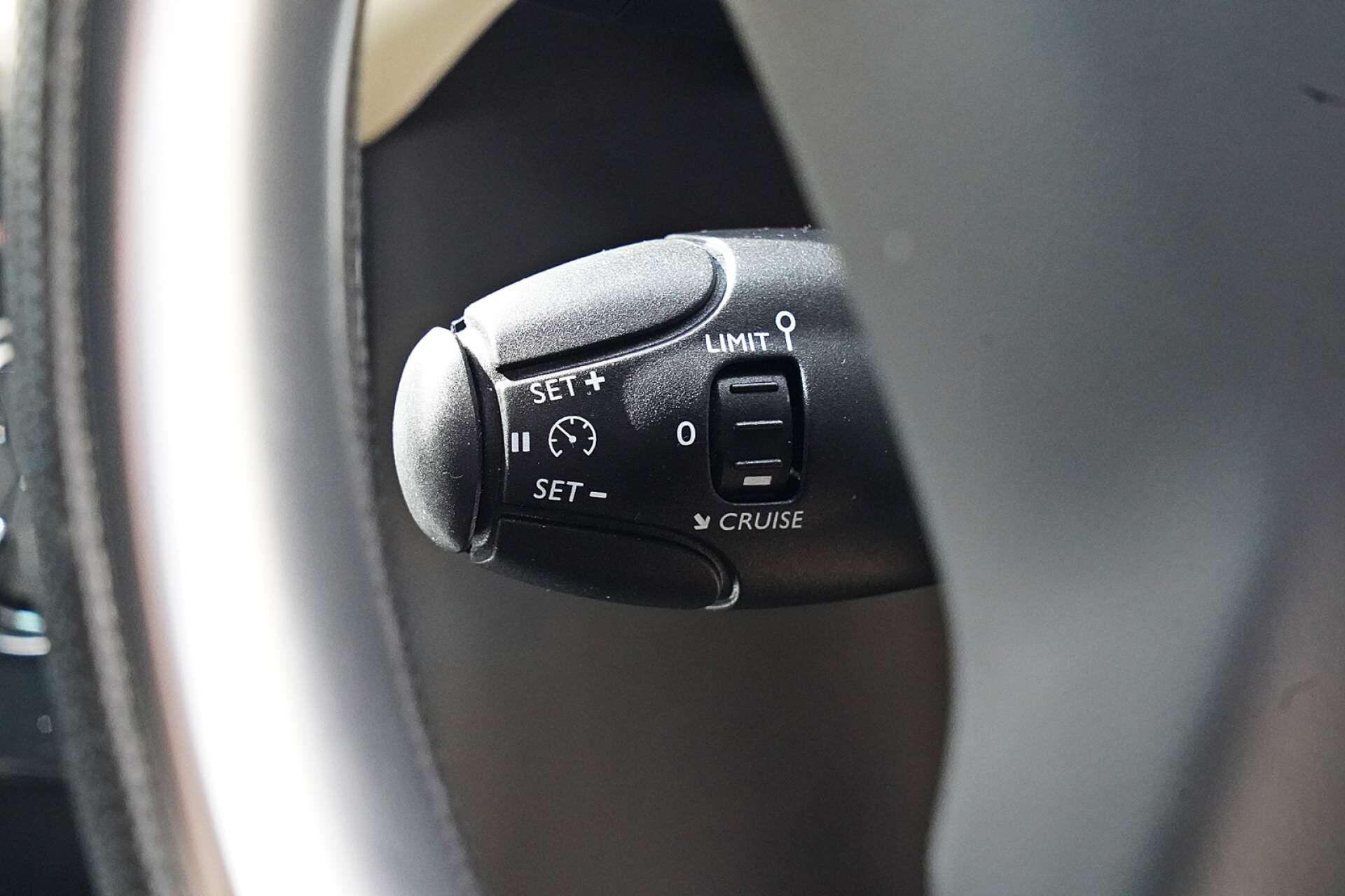 DS Automobiles DS 3 view 31