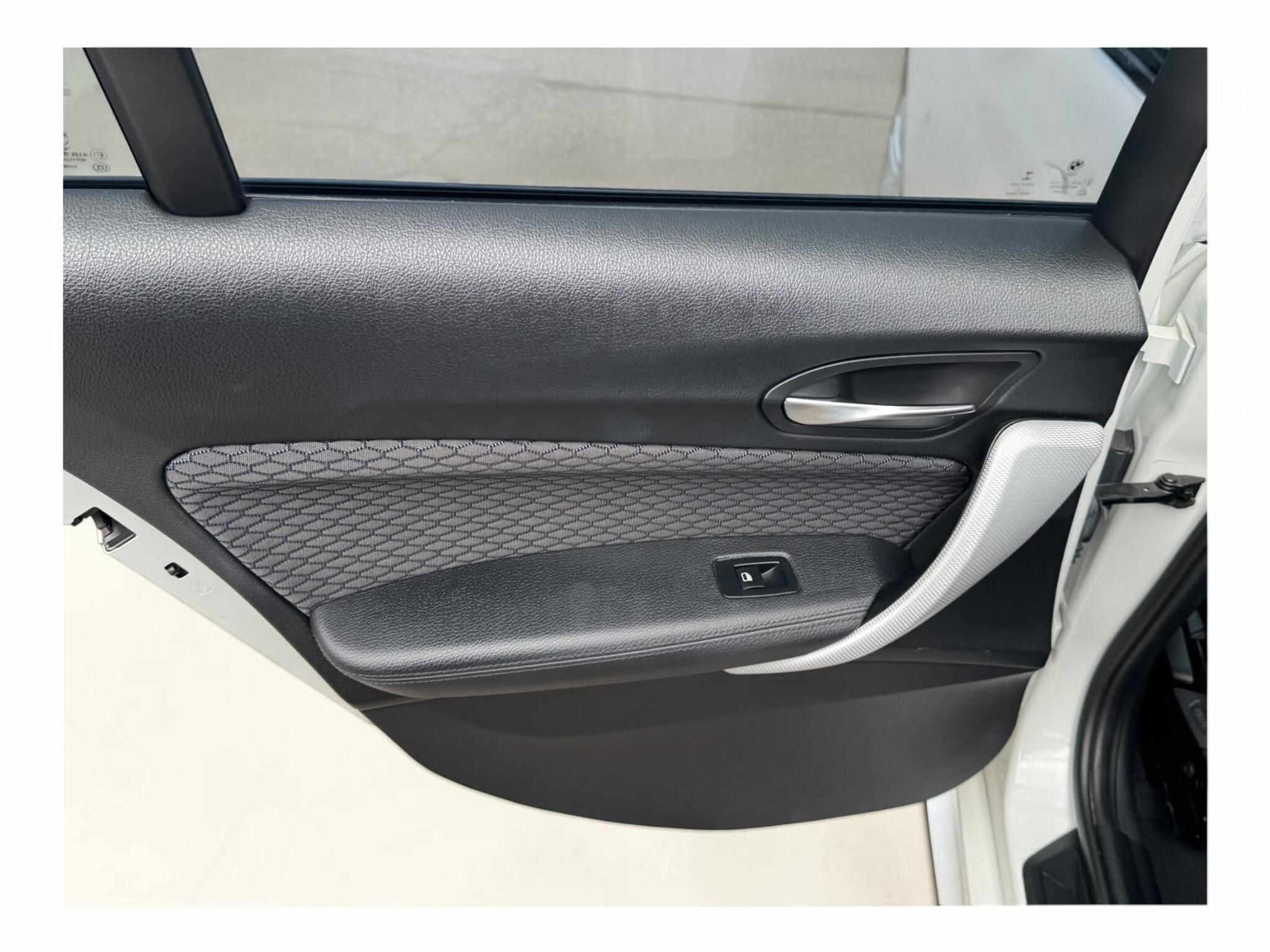 BMW 1 Series view 27