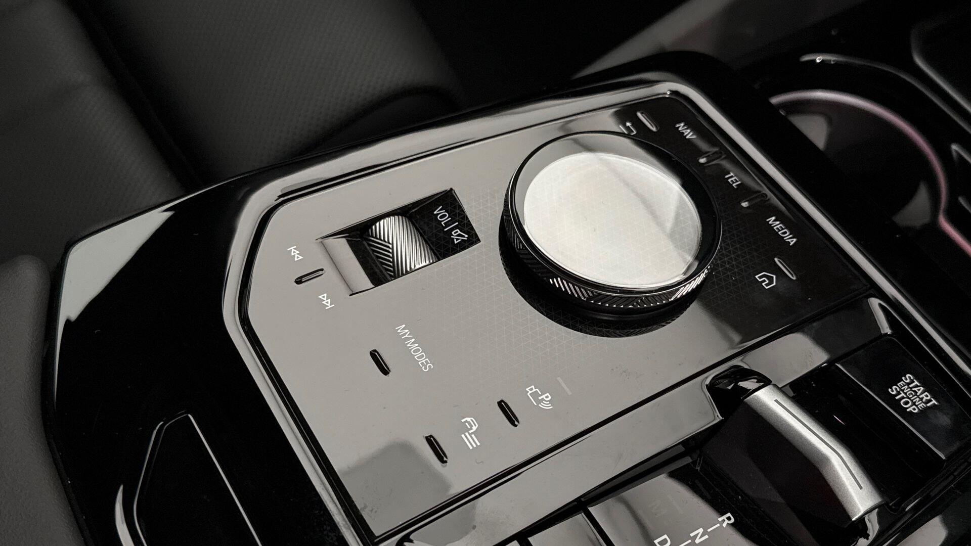 BMW 5 Series view 20