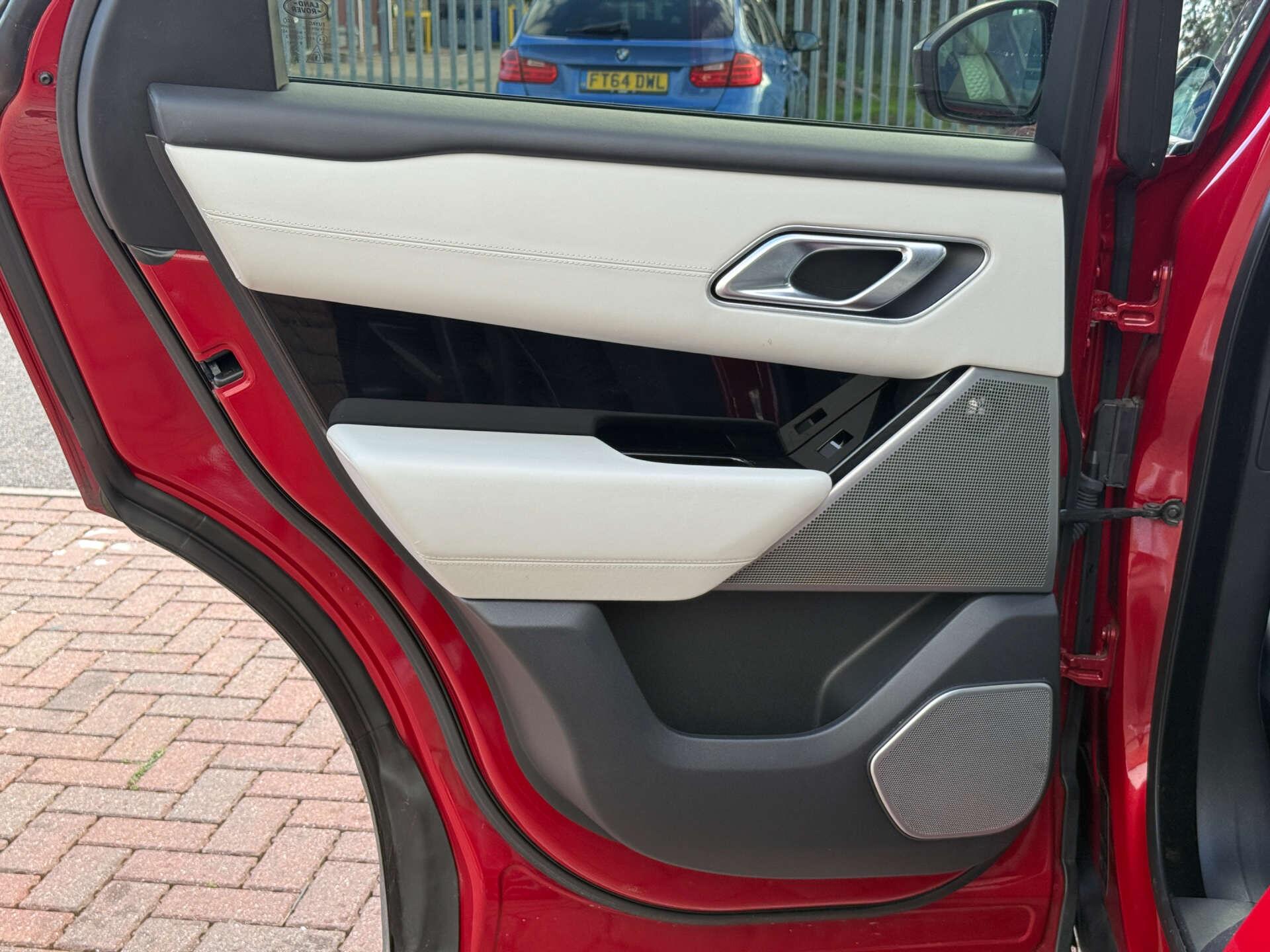 Land Rover Range Rover Velar view 34