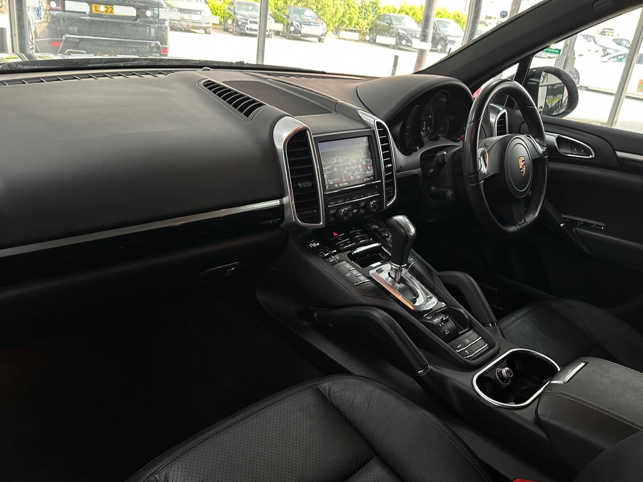 Porsche Cayenne view 37