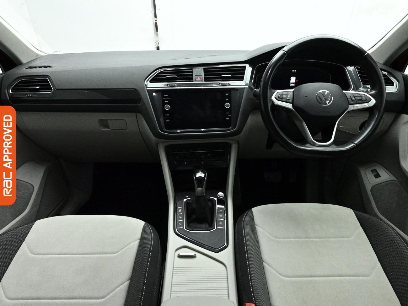 Volkswagen Tiguan view 2