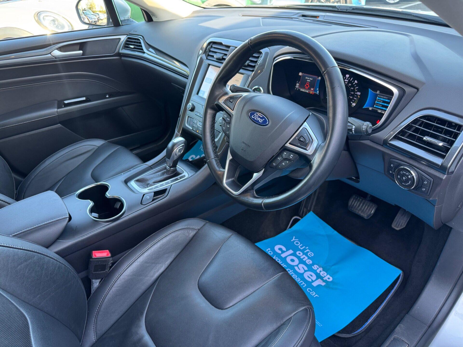 Ford Mondeo view 26
