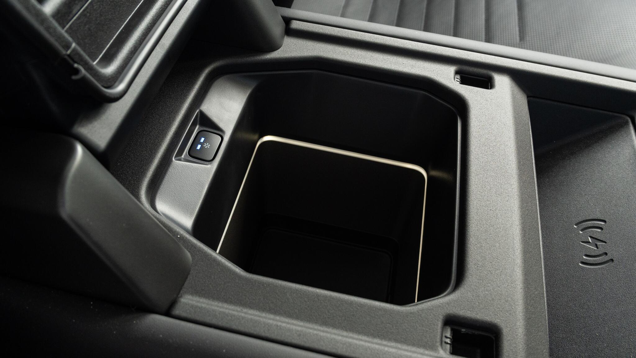 Land Rover Defender view 23