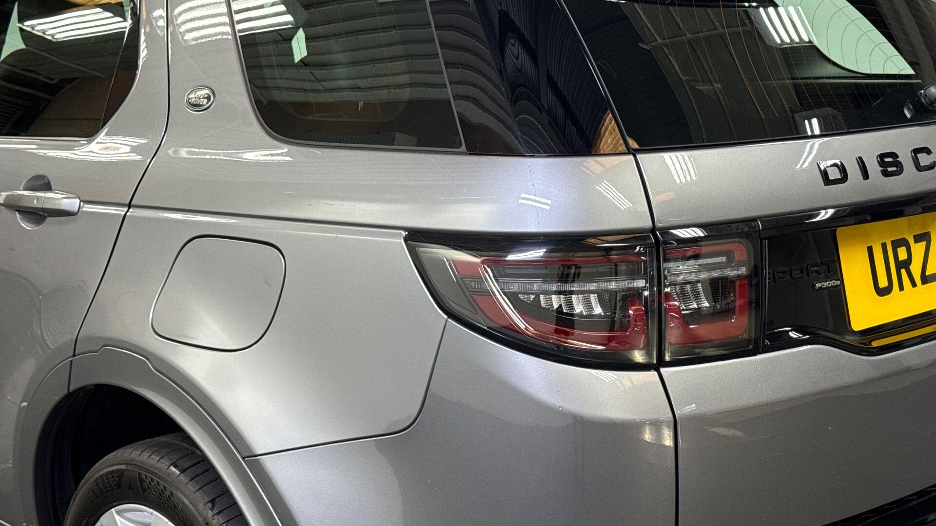 Land Rover Discovery Sport view 19
