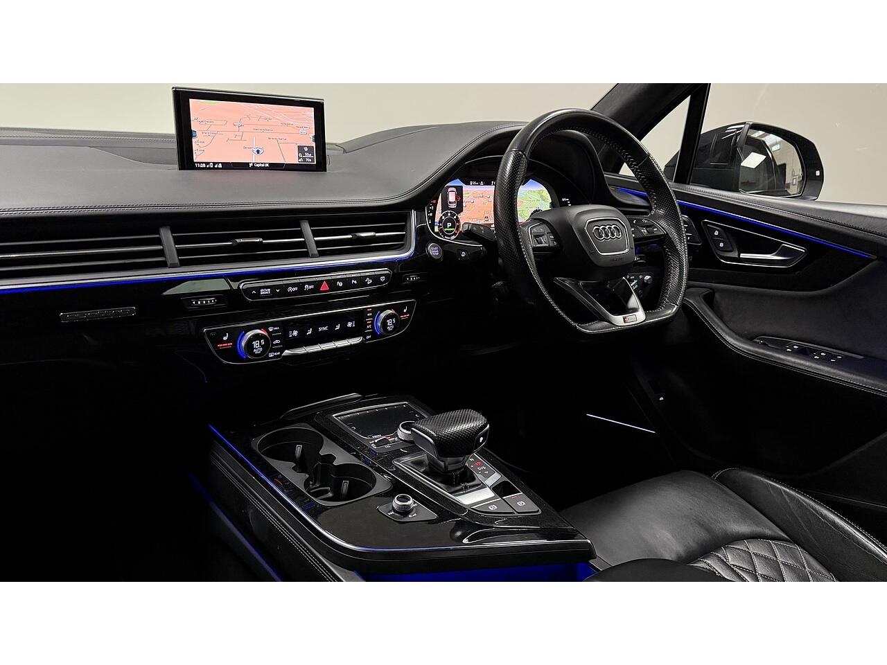Audi Q7 view 19