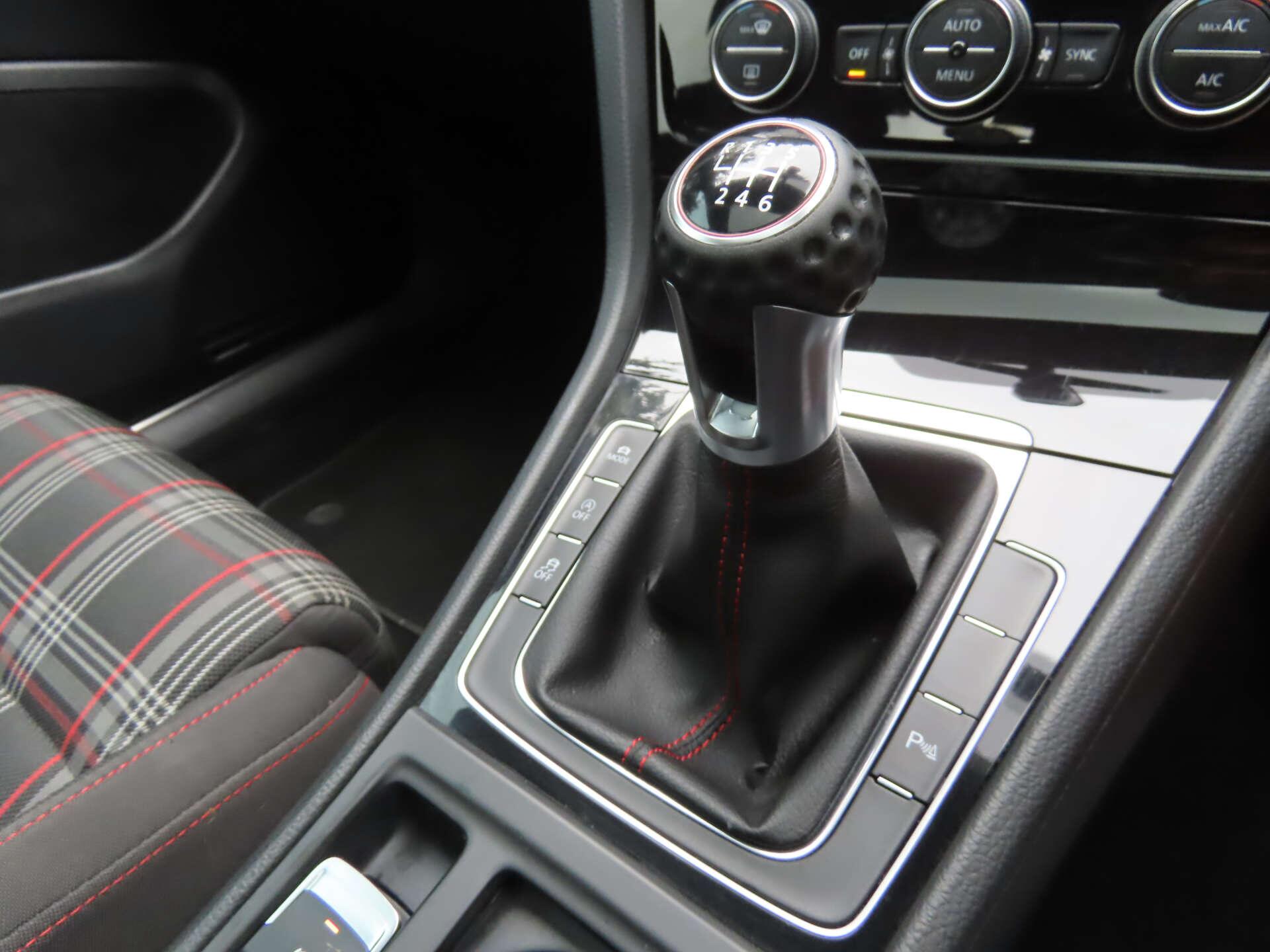 Volkswagen Golf view 14