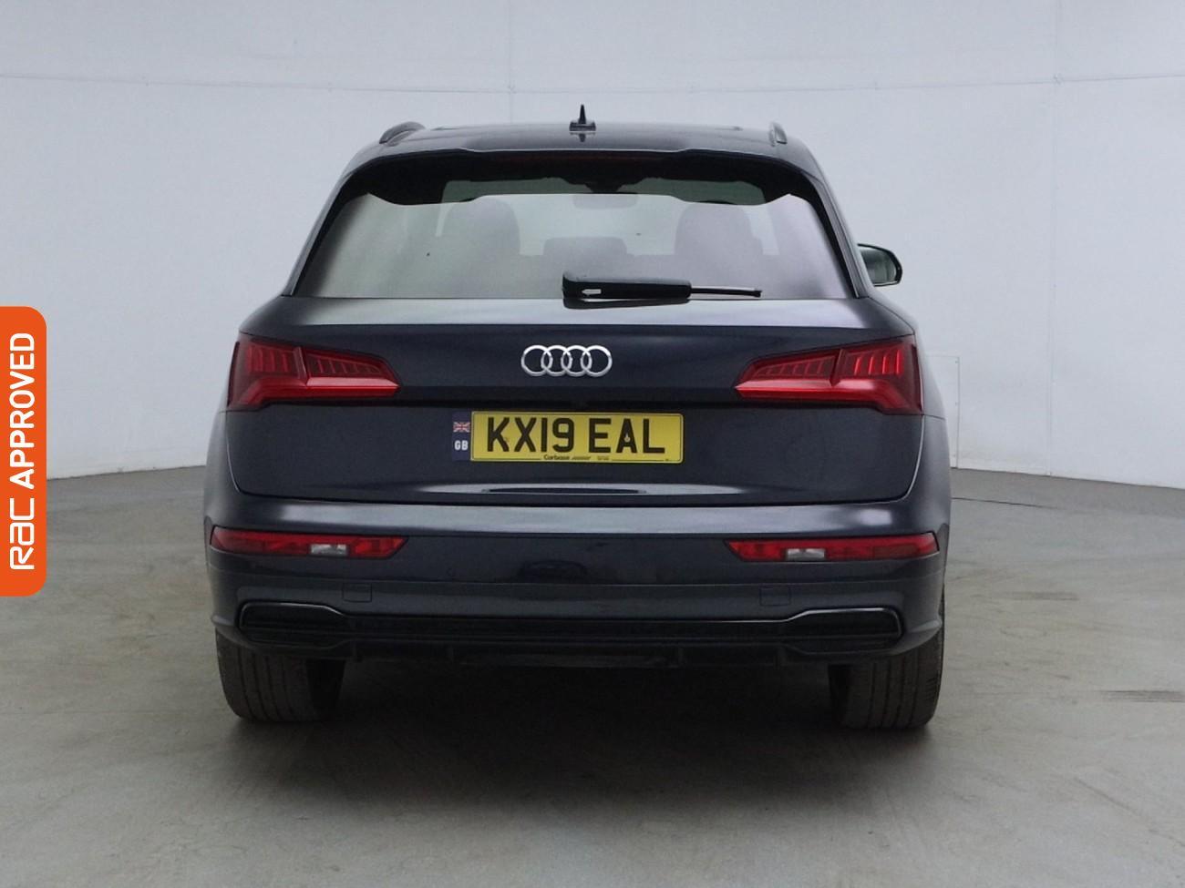 Audi Q5 view 8