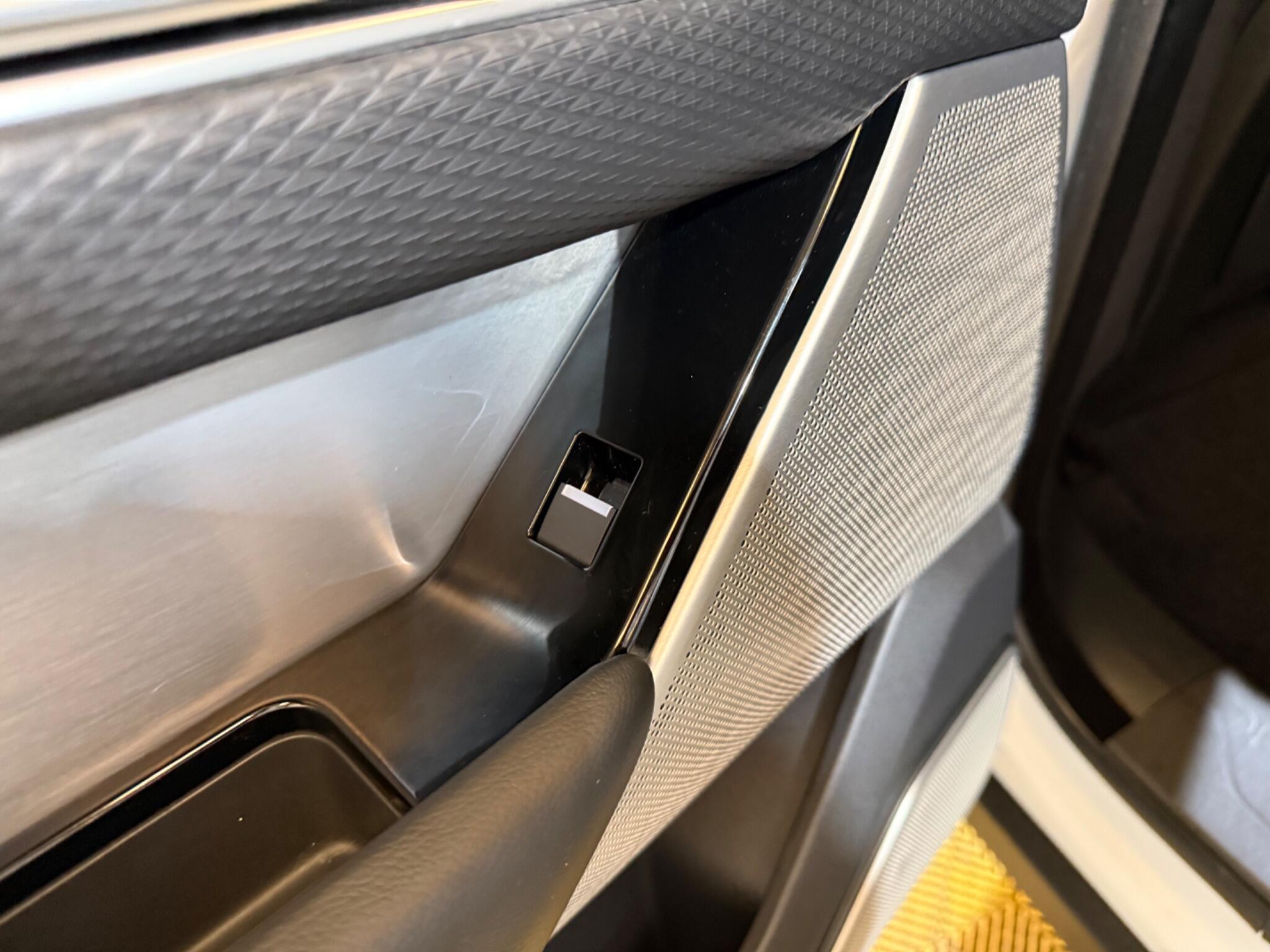 Land Rover Range Rover Velar view 57