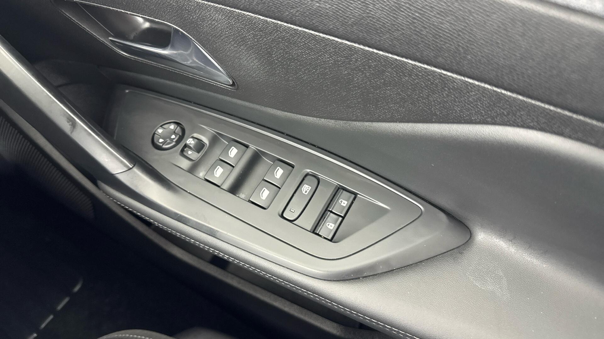 Peugeot 308 view 42