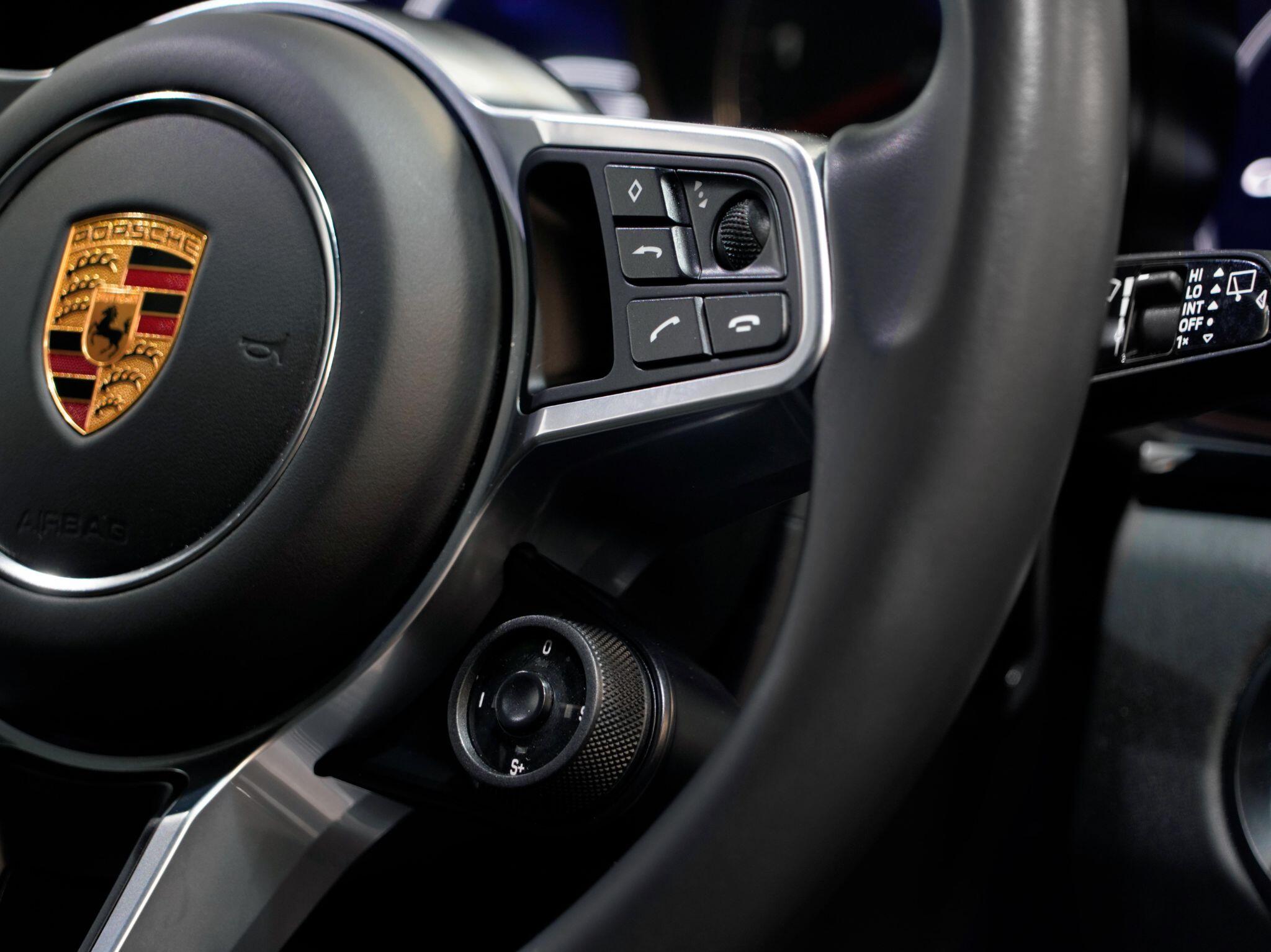 Porsche Cayenne view 22