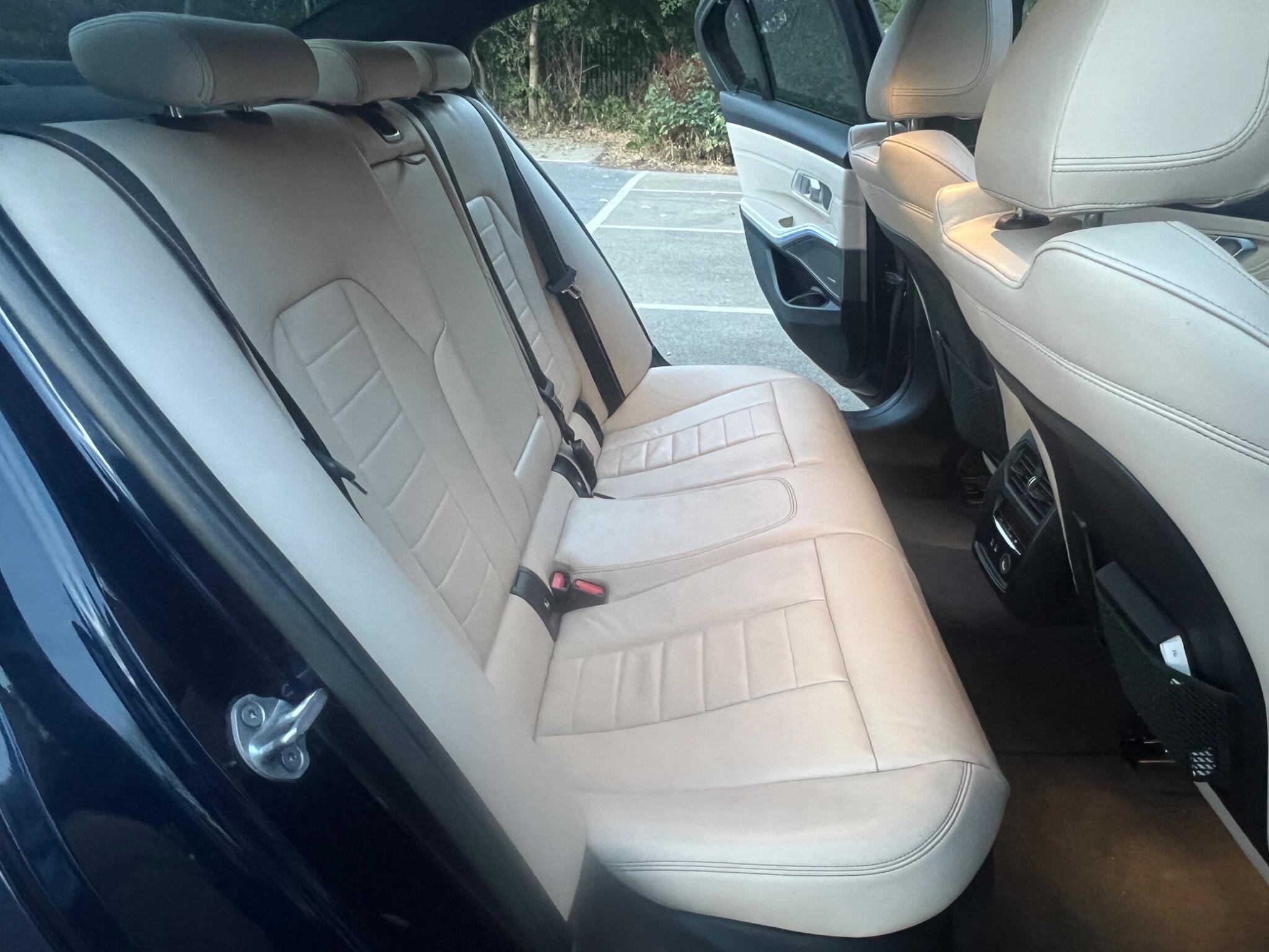 BMW 3 Series view 19
