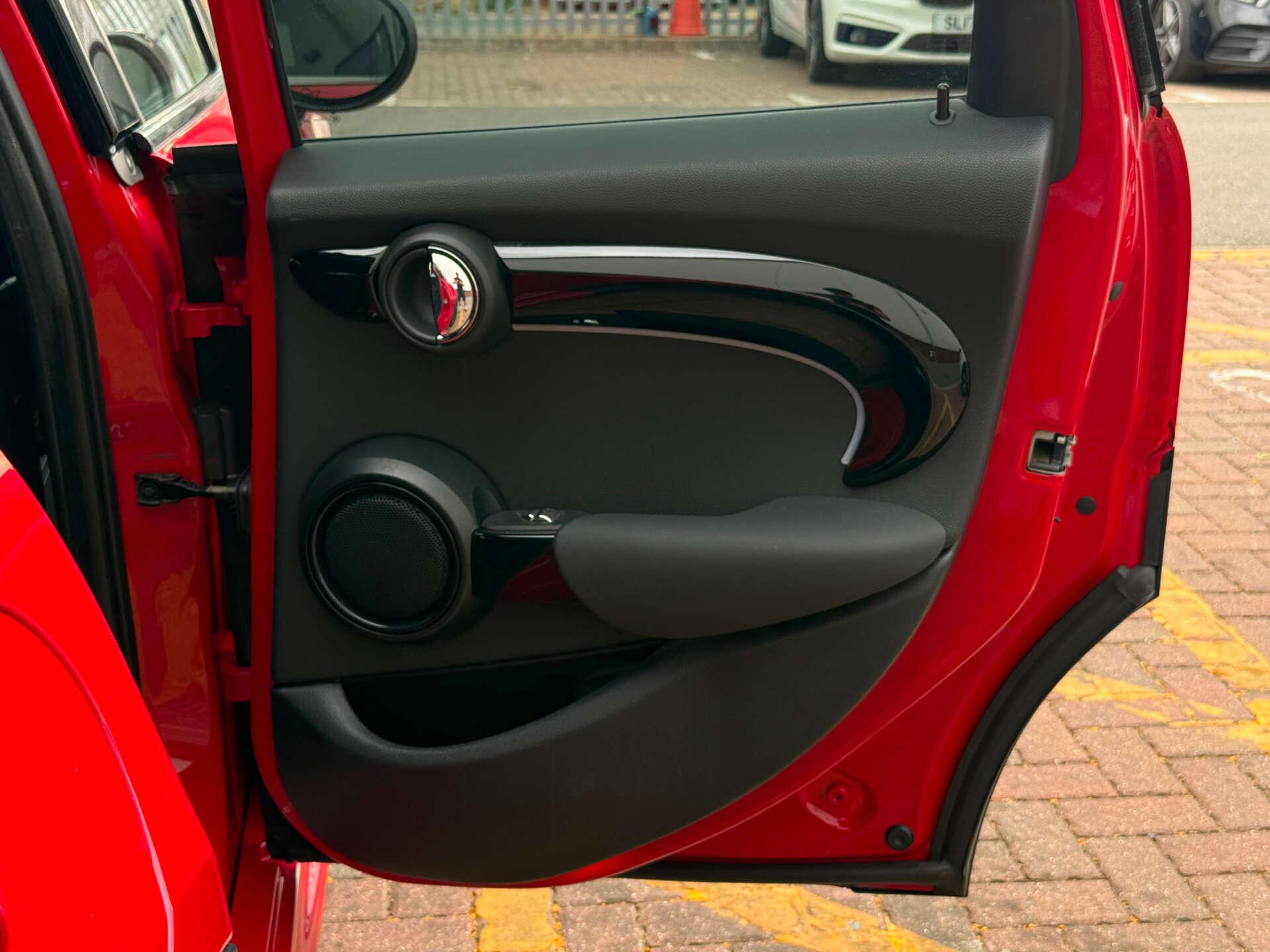 Mini Cooper view 31