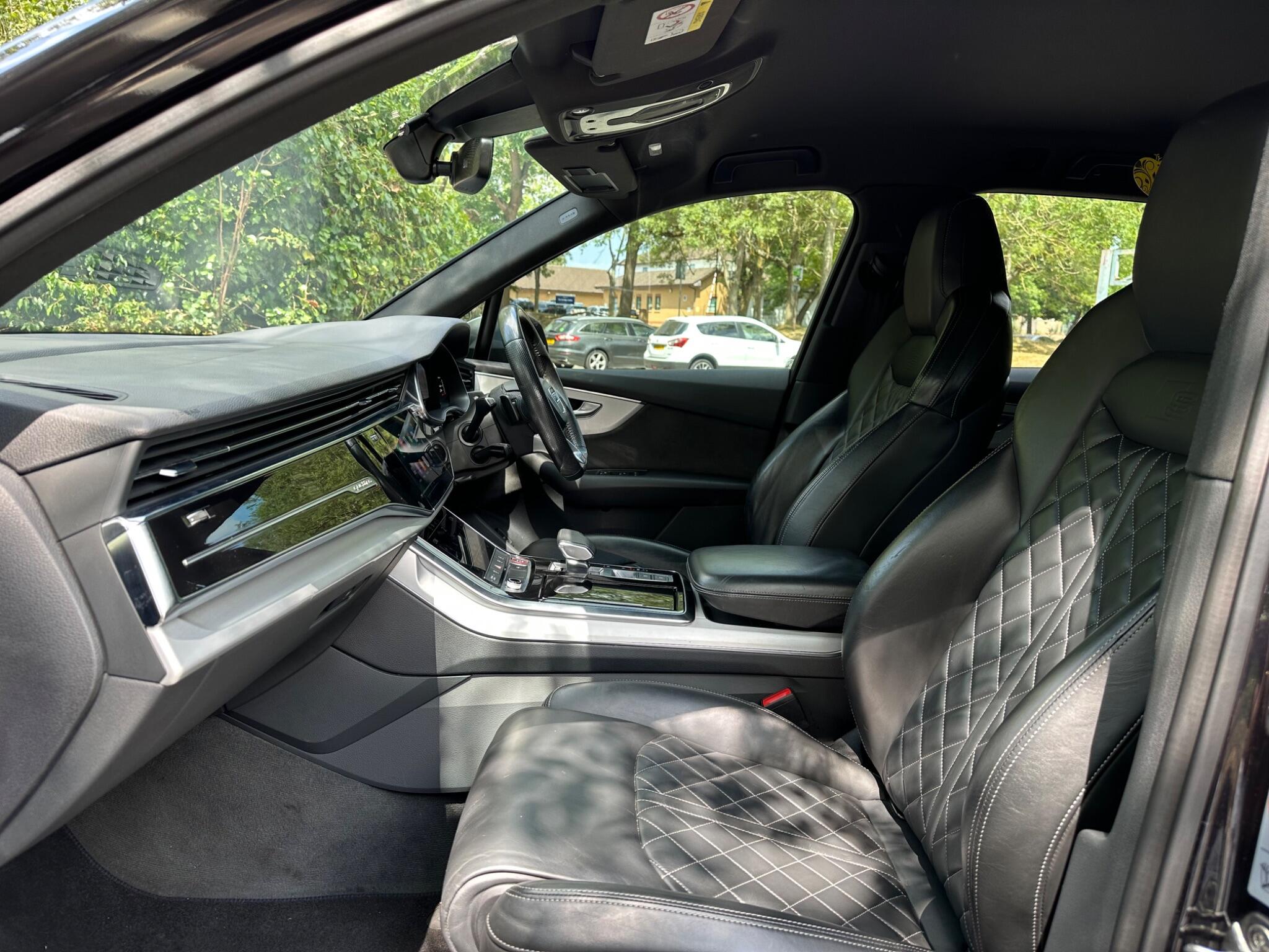 Audi SQ7 view 15
