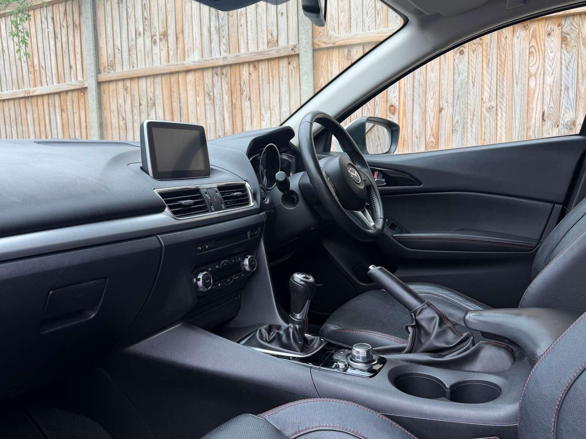 Mazda Mazda3 view 15