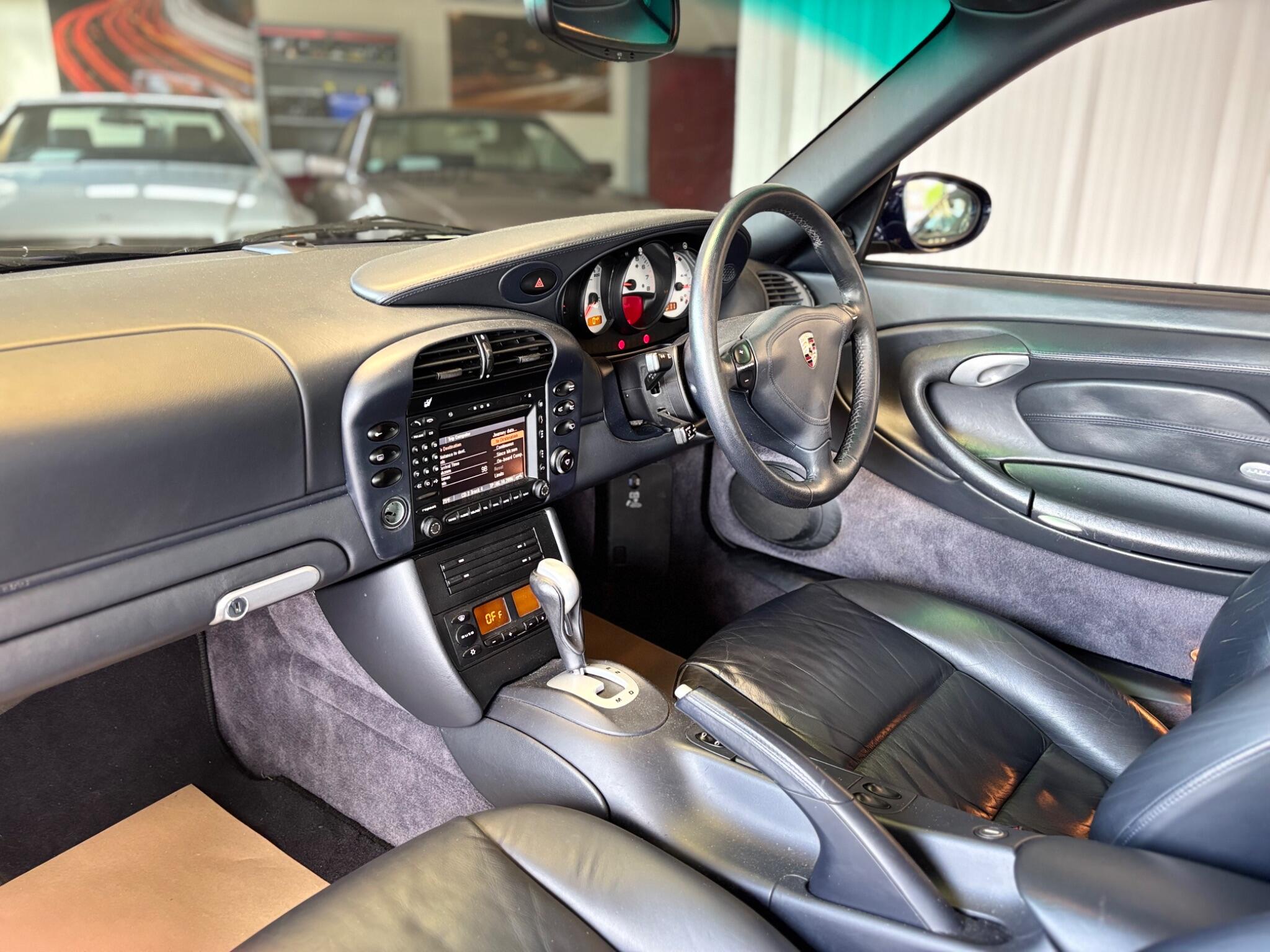 Porsche 911 view 10