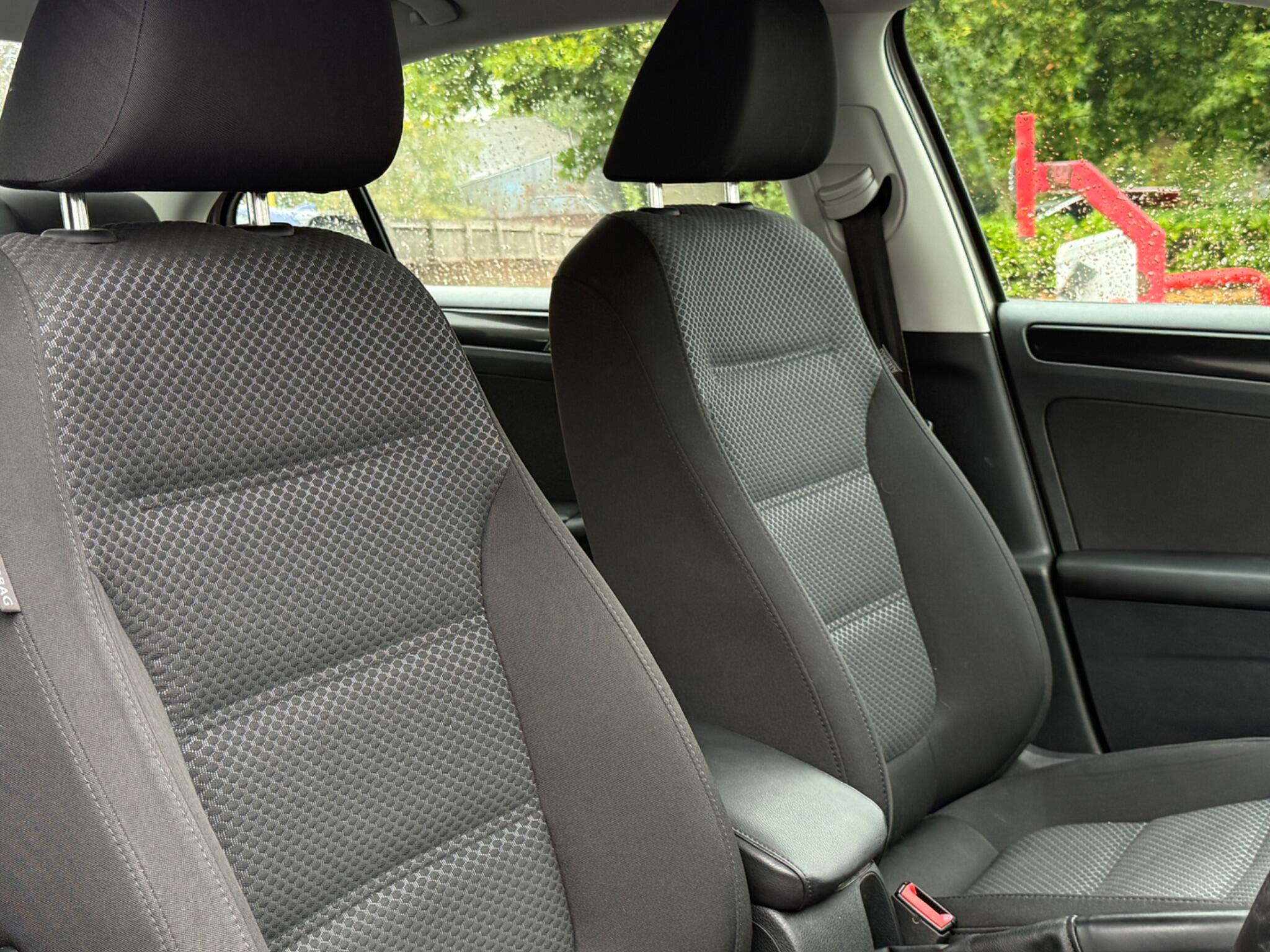 Volkswagen Jetta - Image 35
