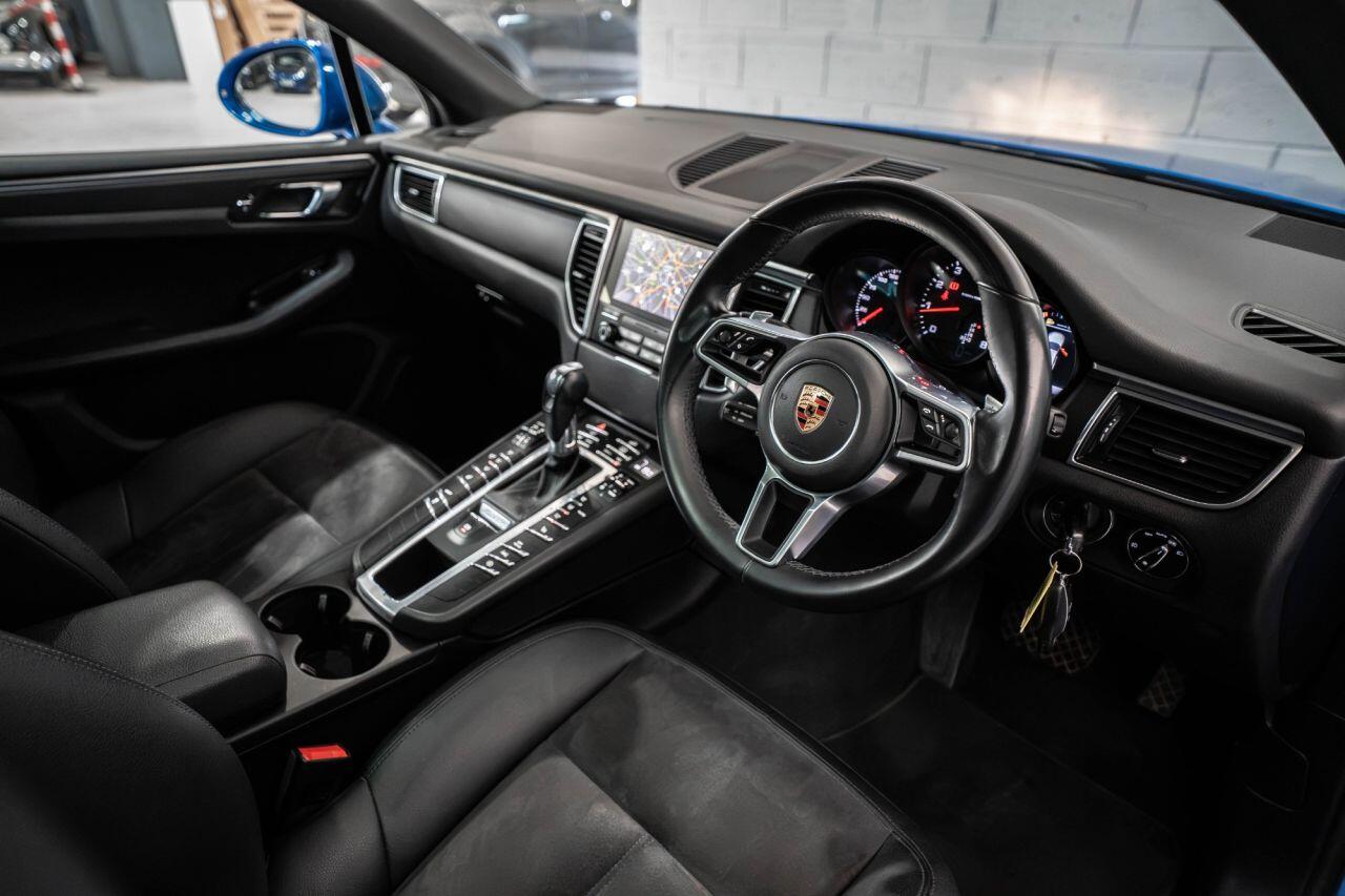 Porsche Macan view 10
