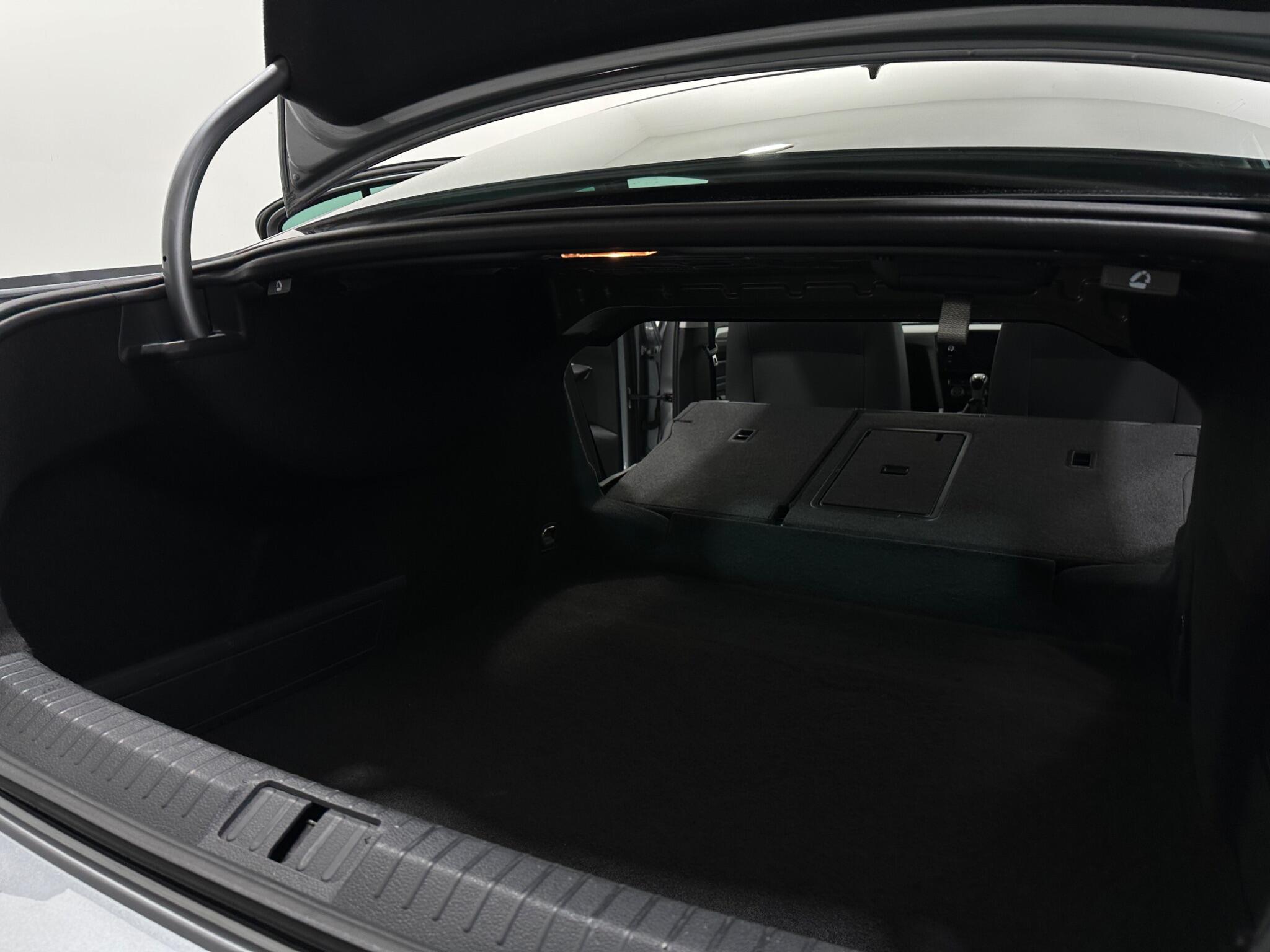 Volkswagen Passat view 44