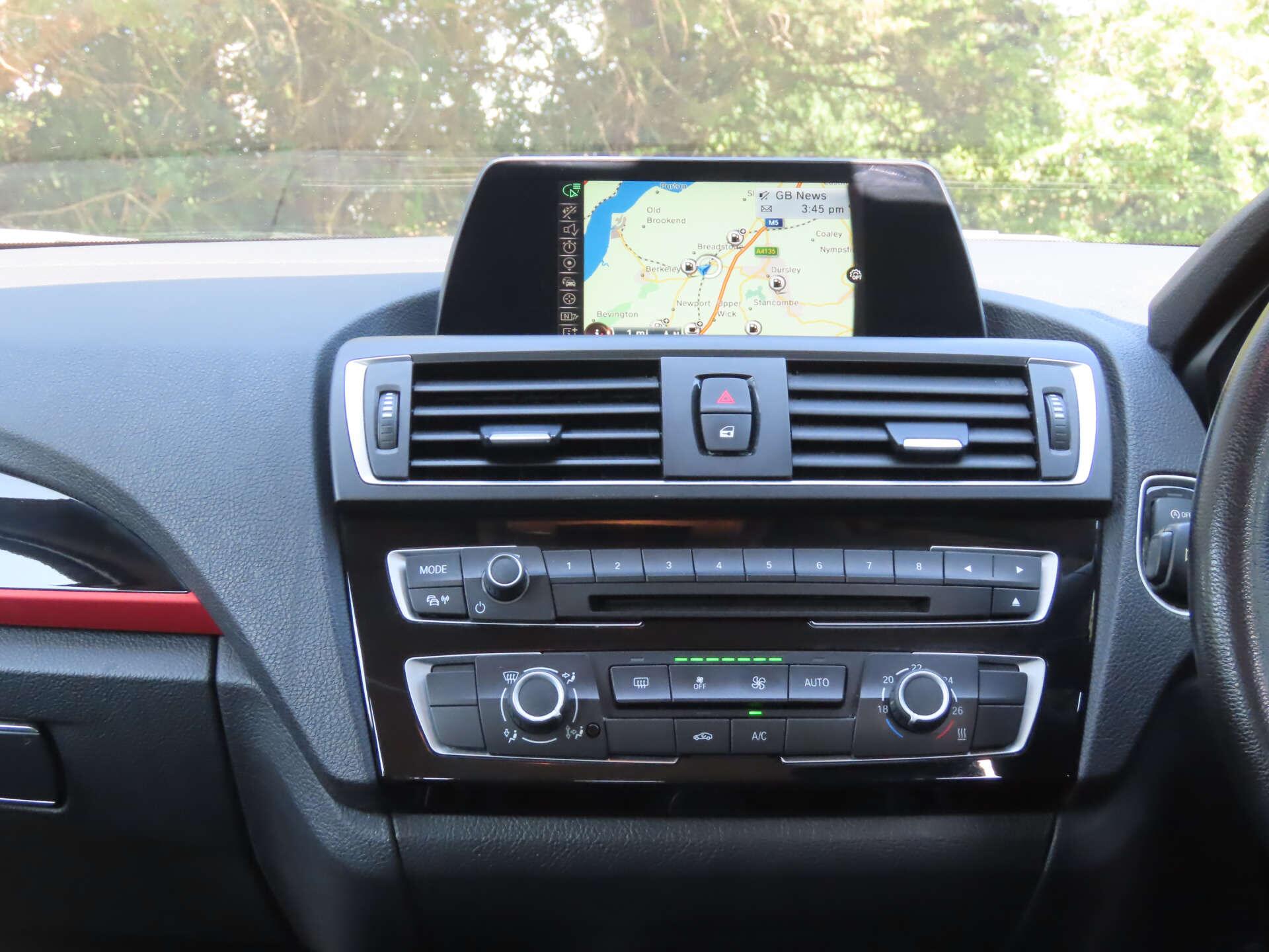 BMW 1 Series view 10