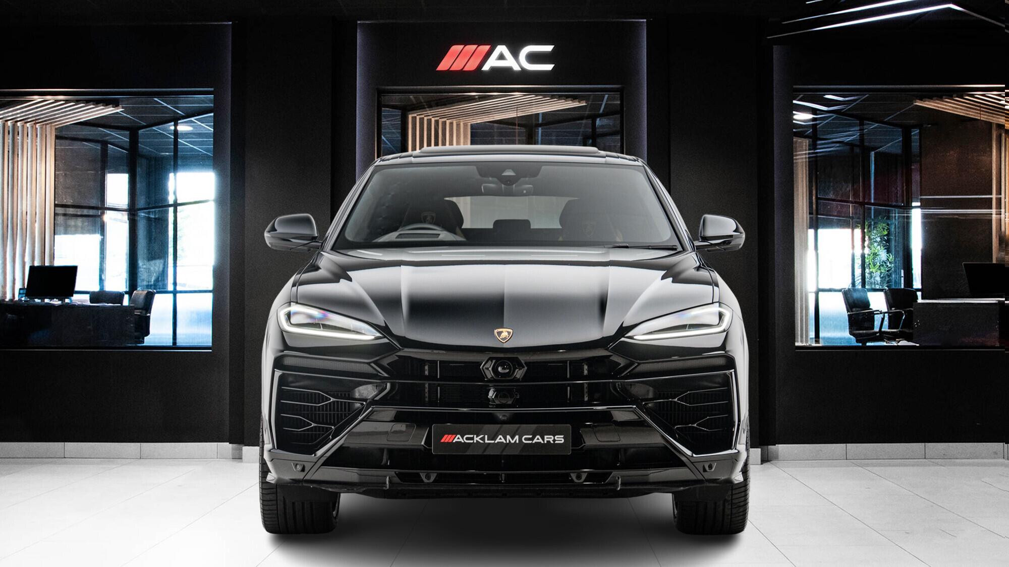 Lamborghini Urus view 2