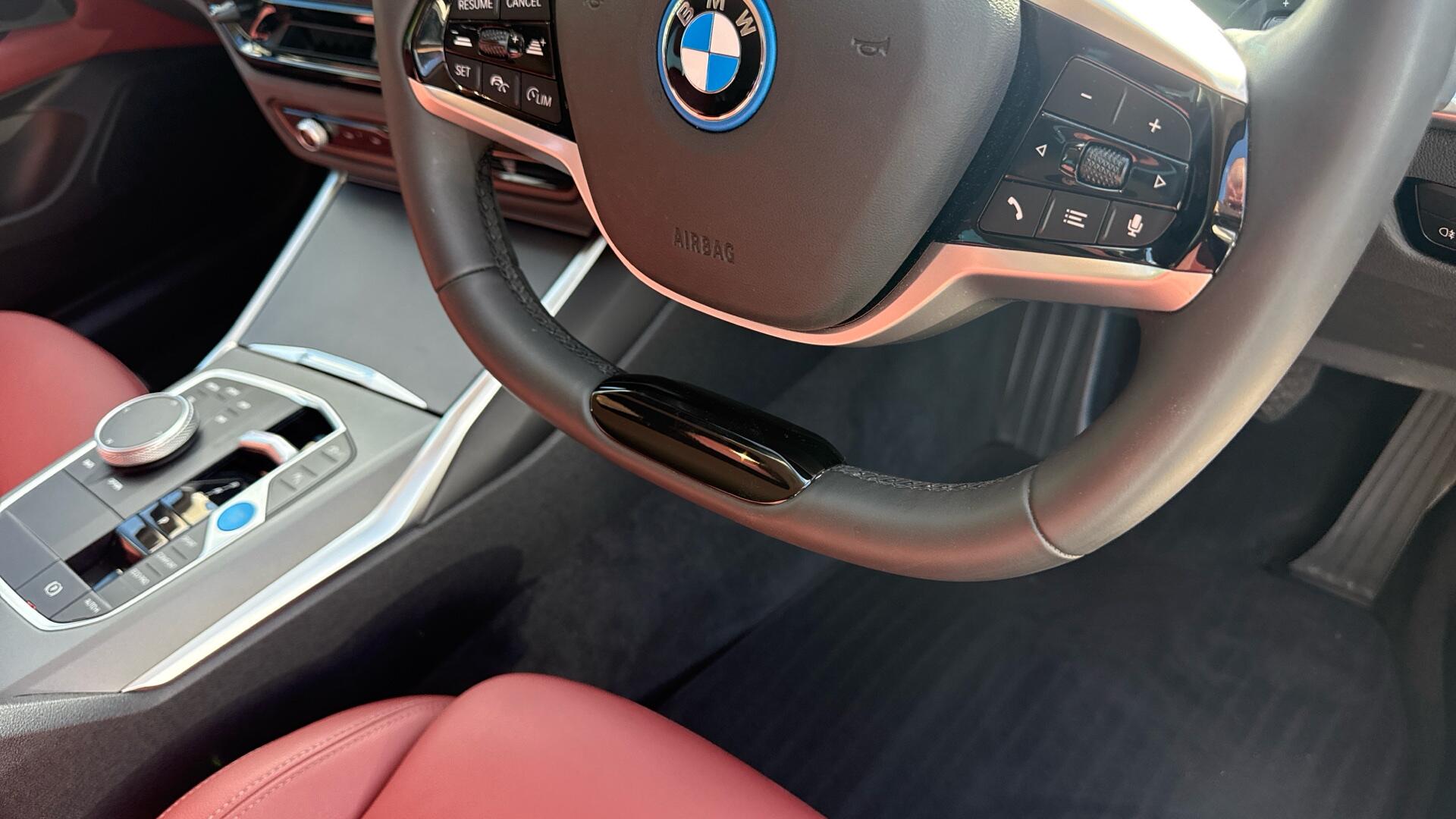BMW i4 view 30