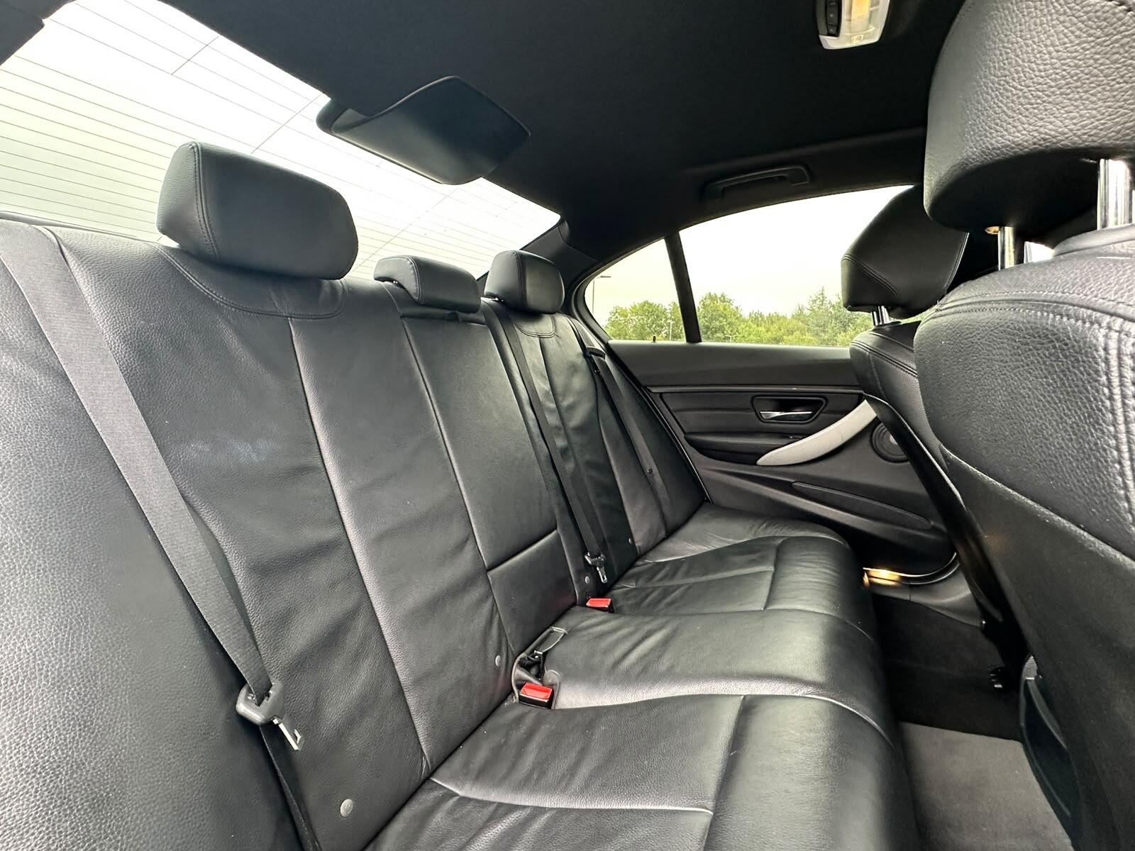 BMW 3 Series view 32