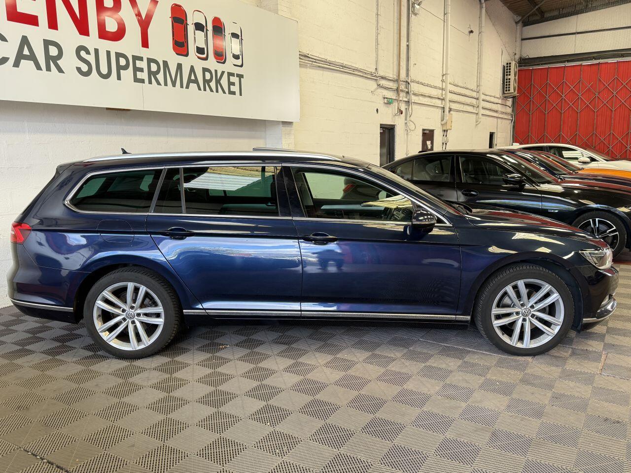 Volkswagen Passat view 11