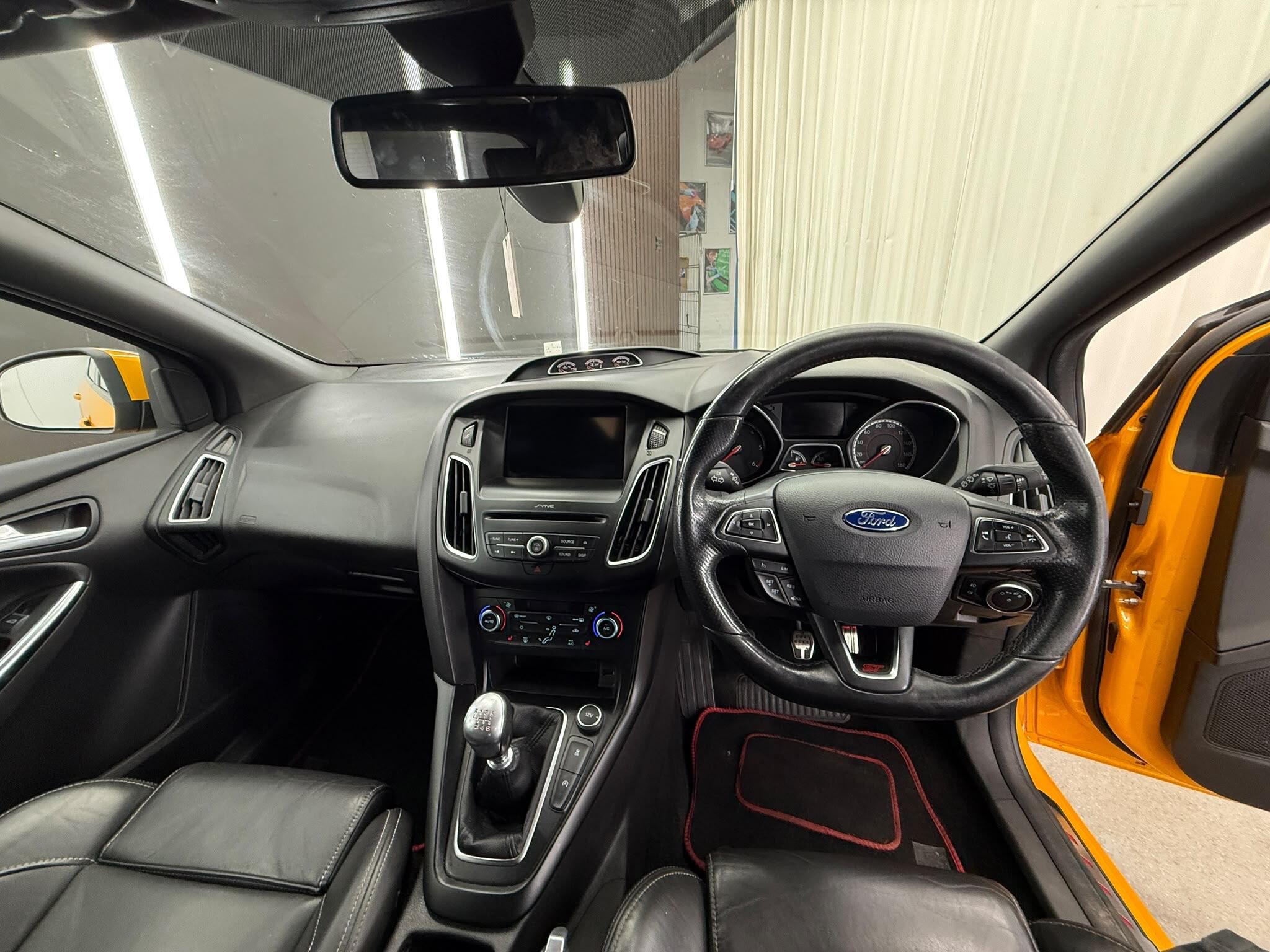Ford Focus view 33