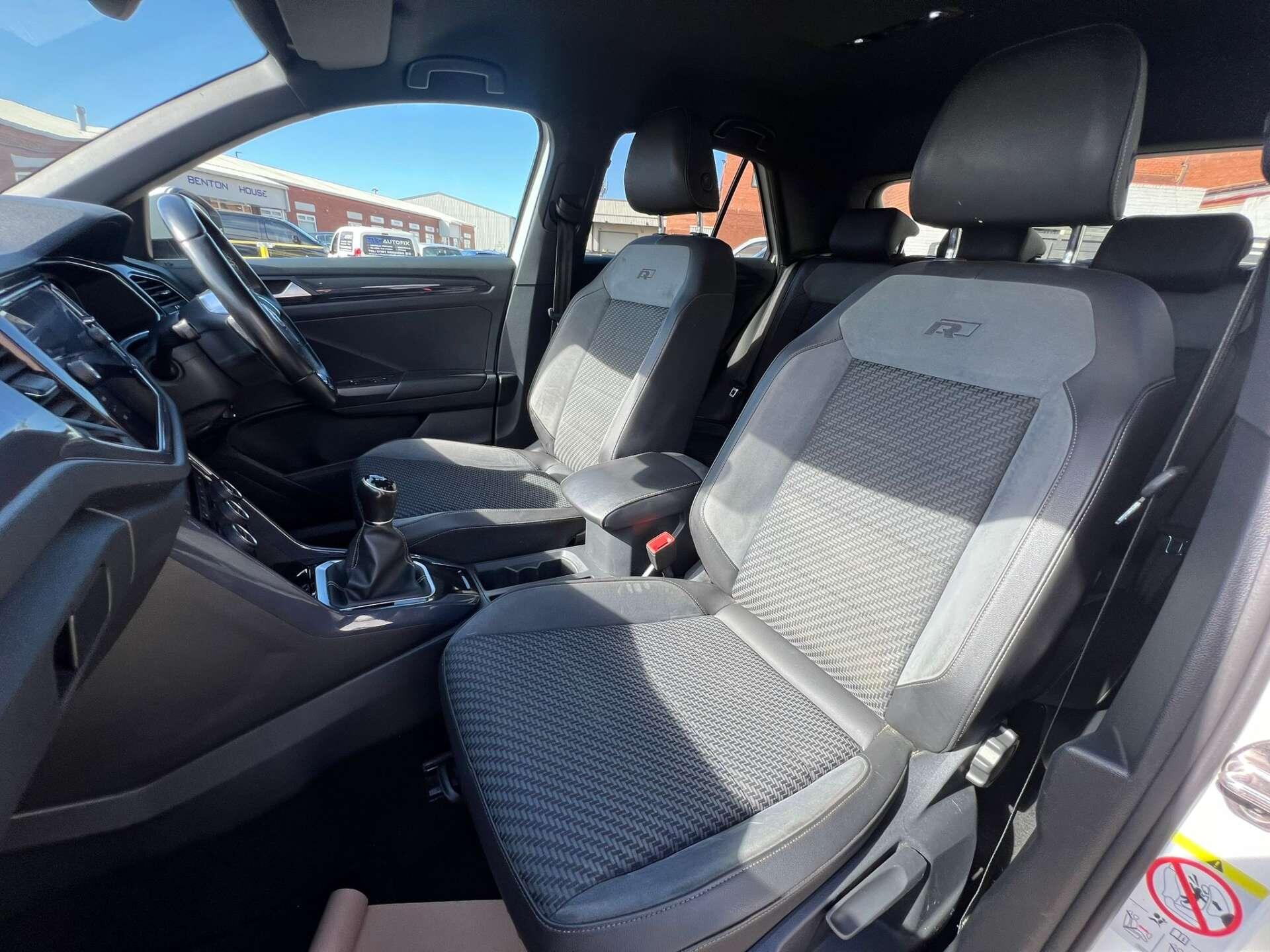 Volkswagen T-Roc view 19